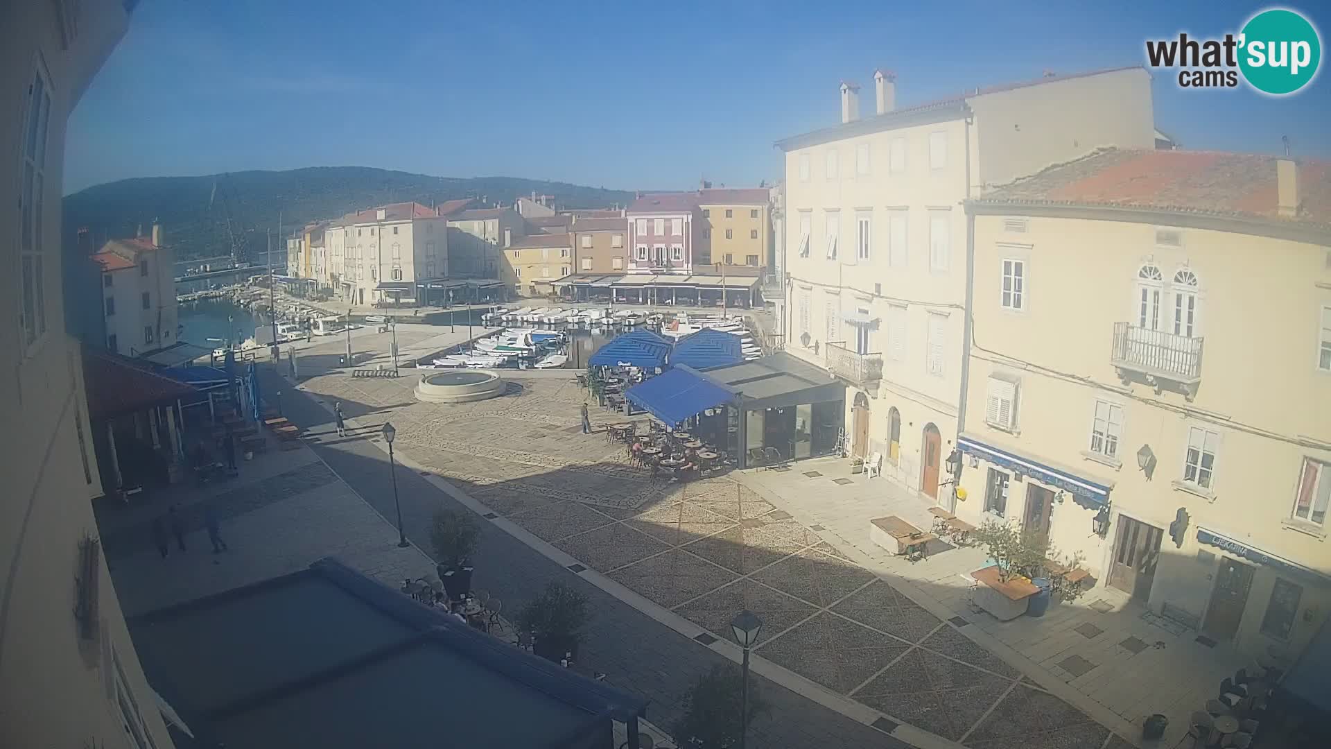 LIVE cam Cres città – piazza principale e “mandrač” – isola di Cherso – Croazia