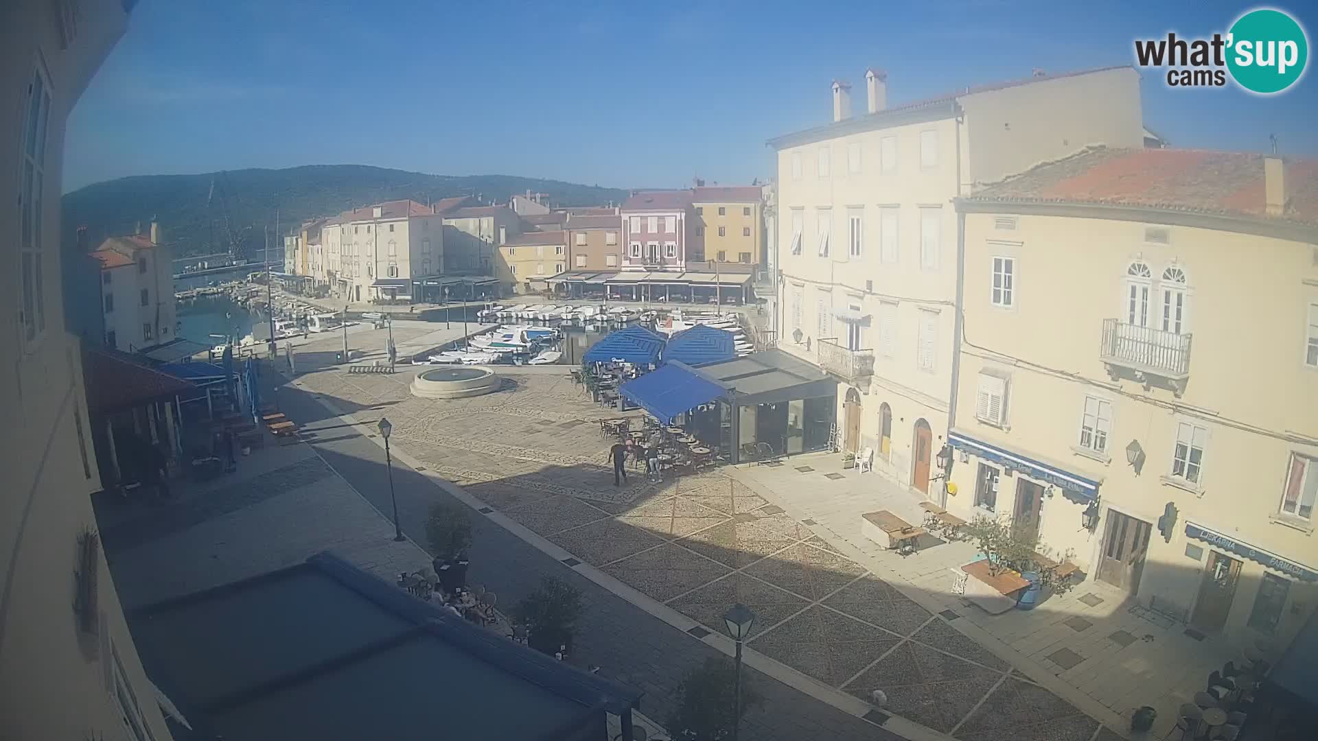 LIVE cam Cres Stadt – Hauptplatz und “mandrač” – Cres Insel – Kroatien