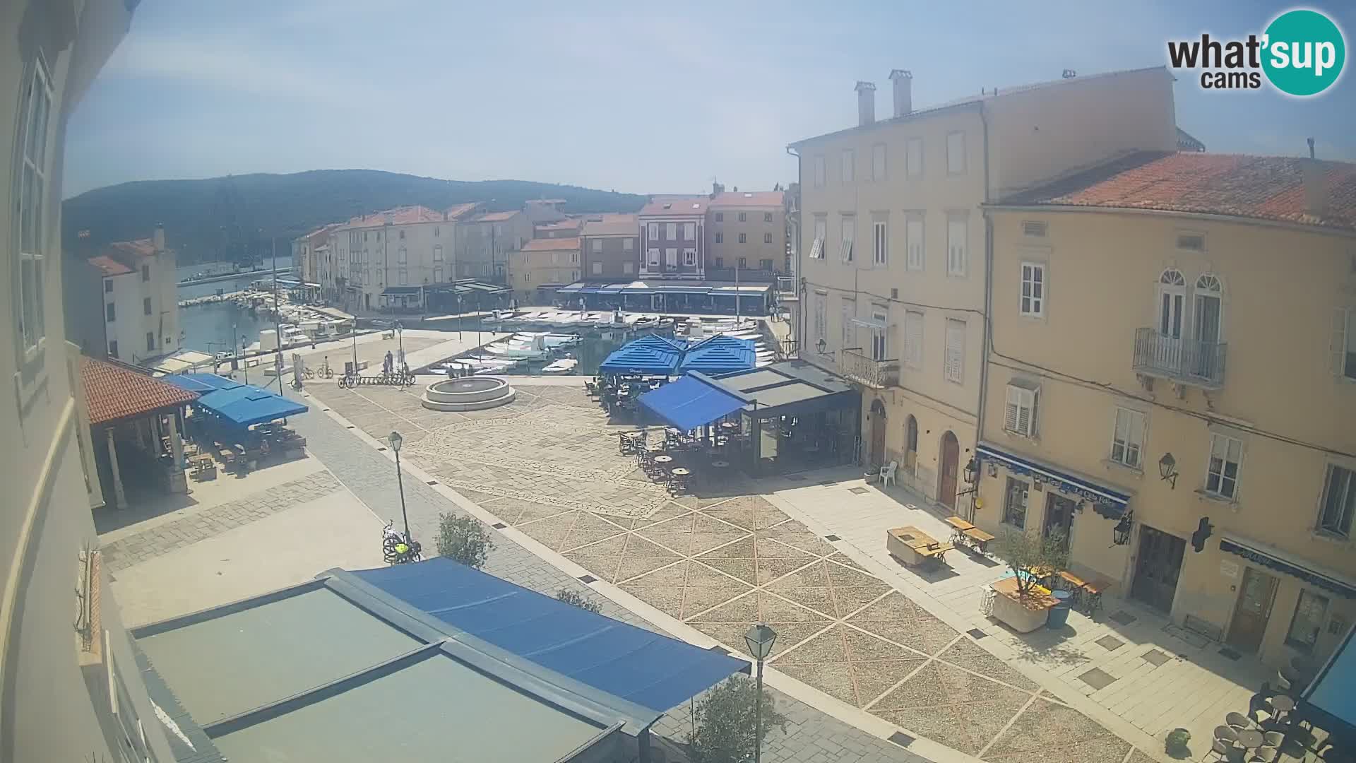 LIVE cam Cres city – place principale et “mandrač” – île de Cres – Croatie