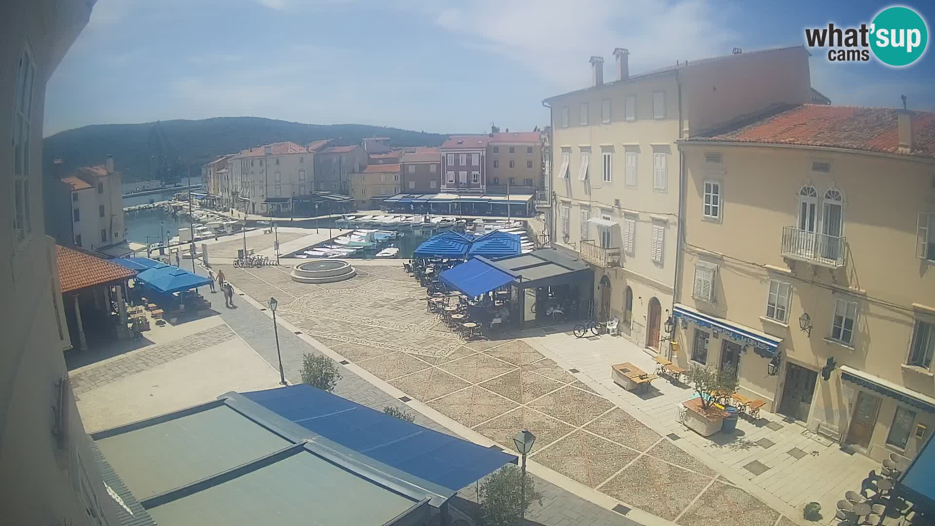 LIVE cam Cres city – place principale et “mandrač” – île de Cres – Croatie