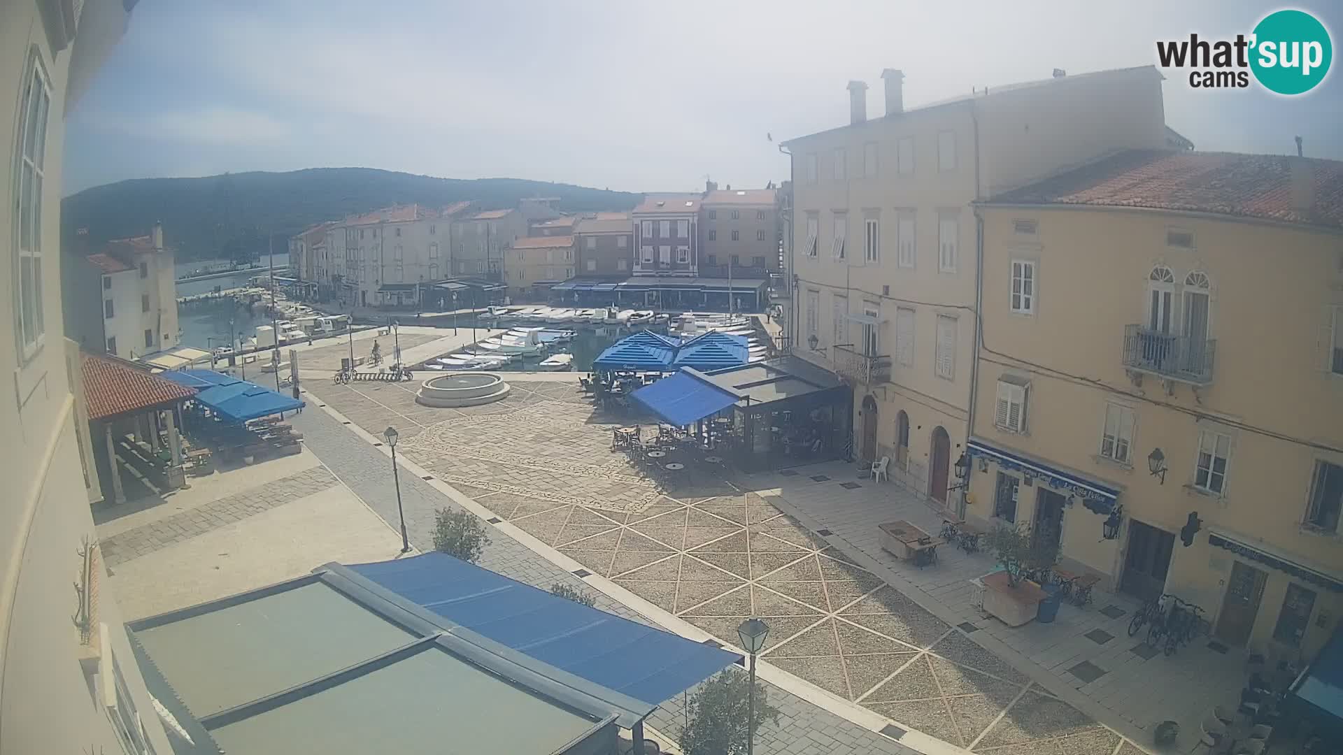 Cámara en vivo ciudad de Cres – plaza principal y “mandrač” – isla de Cres – Croacia