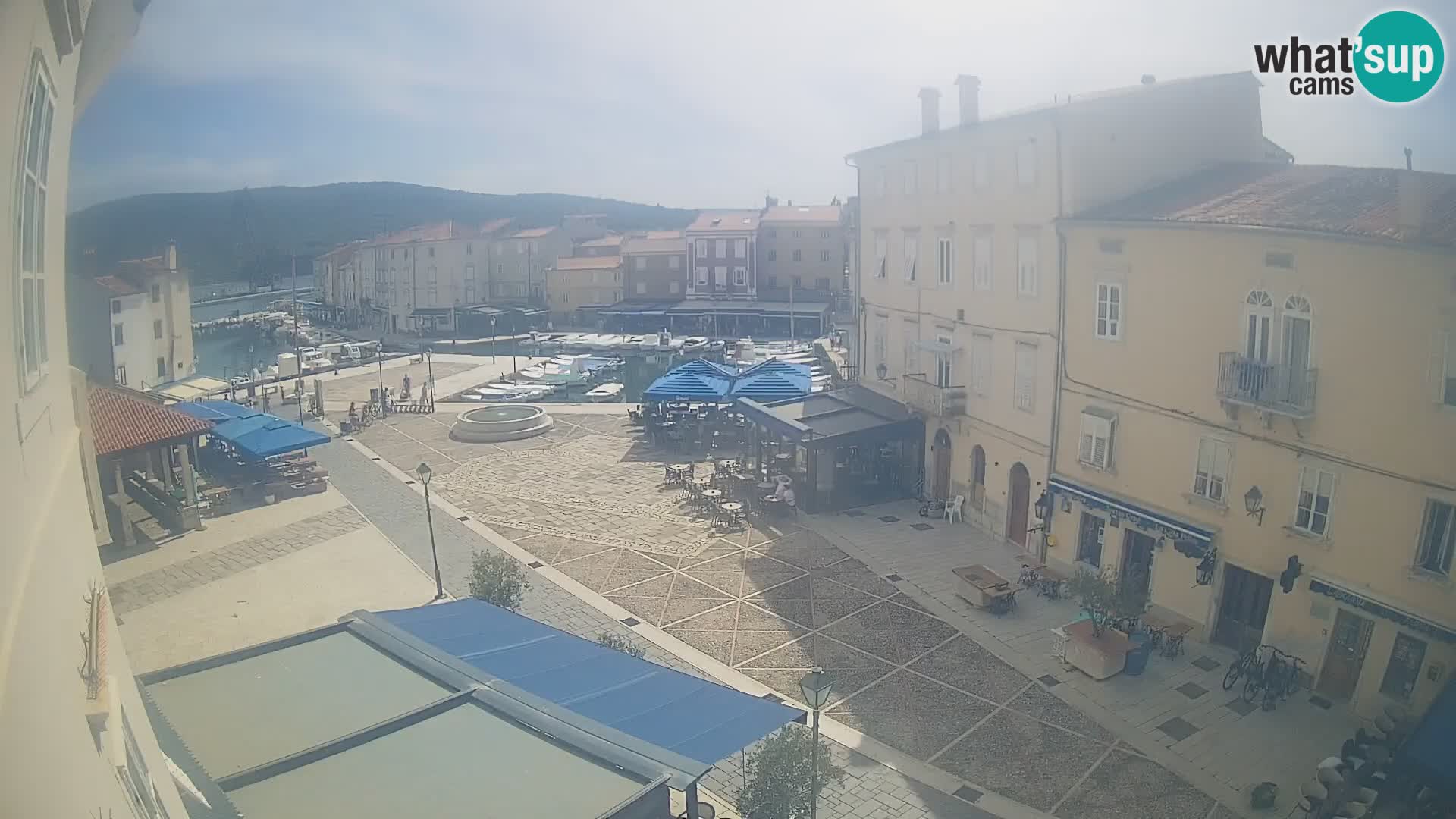 Cámara en vivo ciudad de Cres – plaza principal y “mandrač” – isla de Cres – Croacia