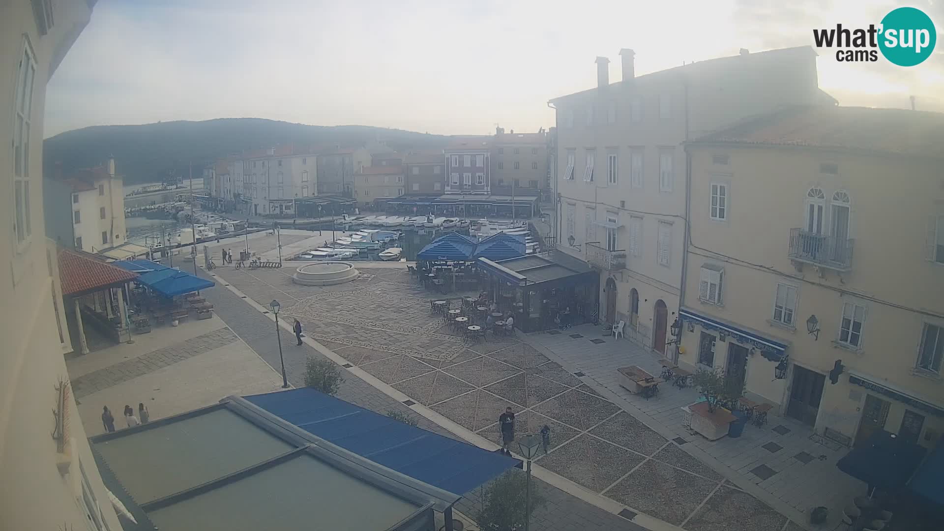 Cámara en vivo ciudad de Cres – plaza principal y “mandrač” – isla de Cres – Croacia