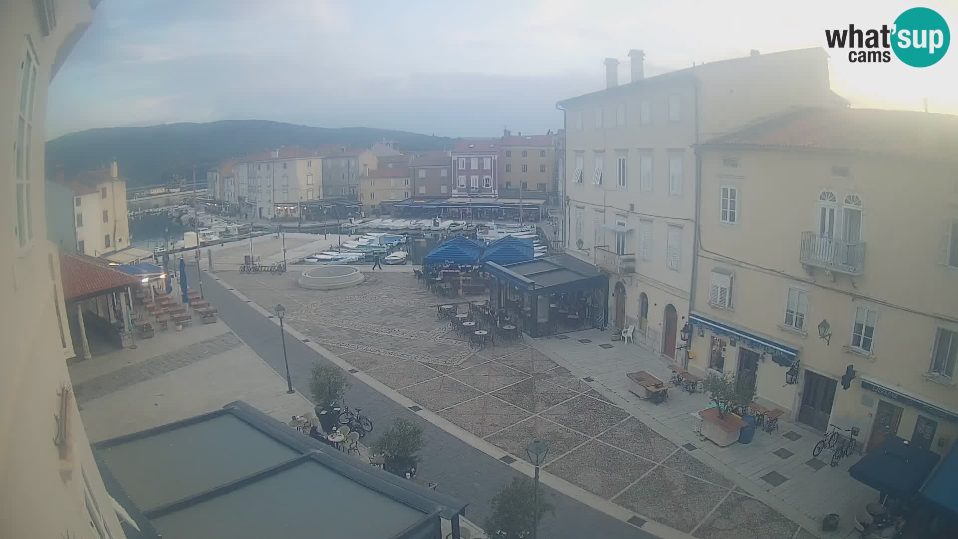 LIVE cam Cres Stadt – Hauptplatz und “mandrač” – Cres Insel – Kroatien