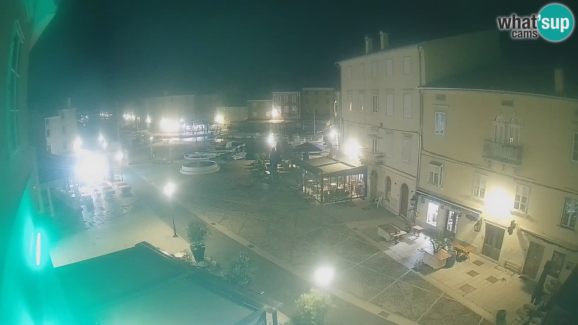 Kamera v ŽIVO Cres mesto – glavni trg in “mandrač” – otok Cres – Hrvaška
