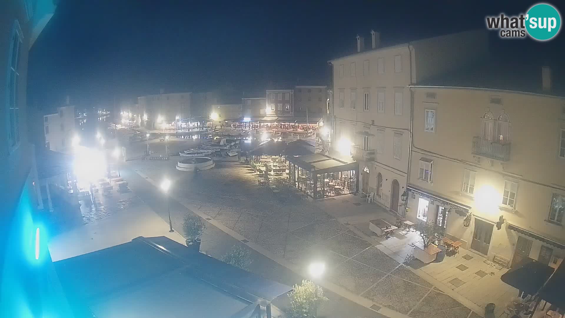 Cámara en vivo ciudad de Cres – plaza principal y “mandrač” – isla de Cres – Croacia