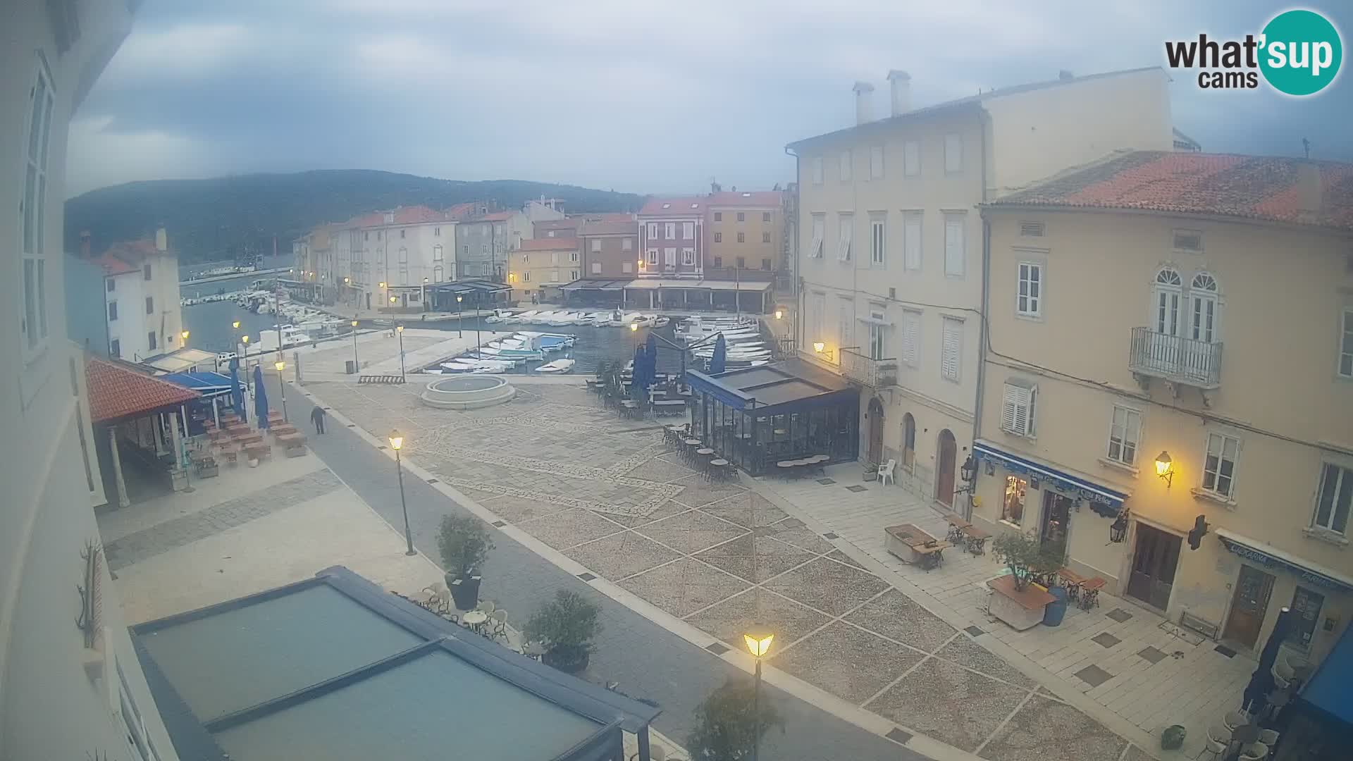 LIVE cam Cres city – main square and “mandrač” – Cres island – Croatia