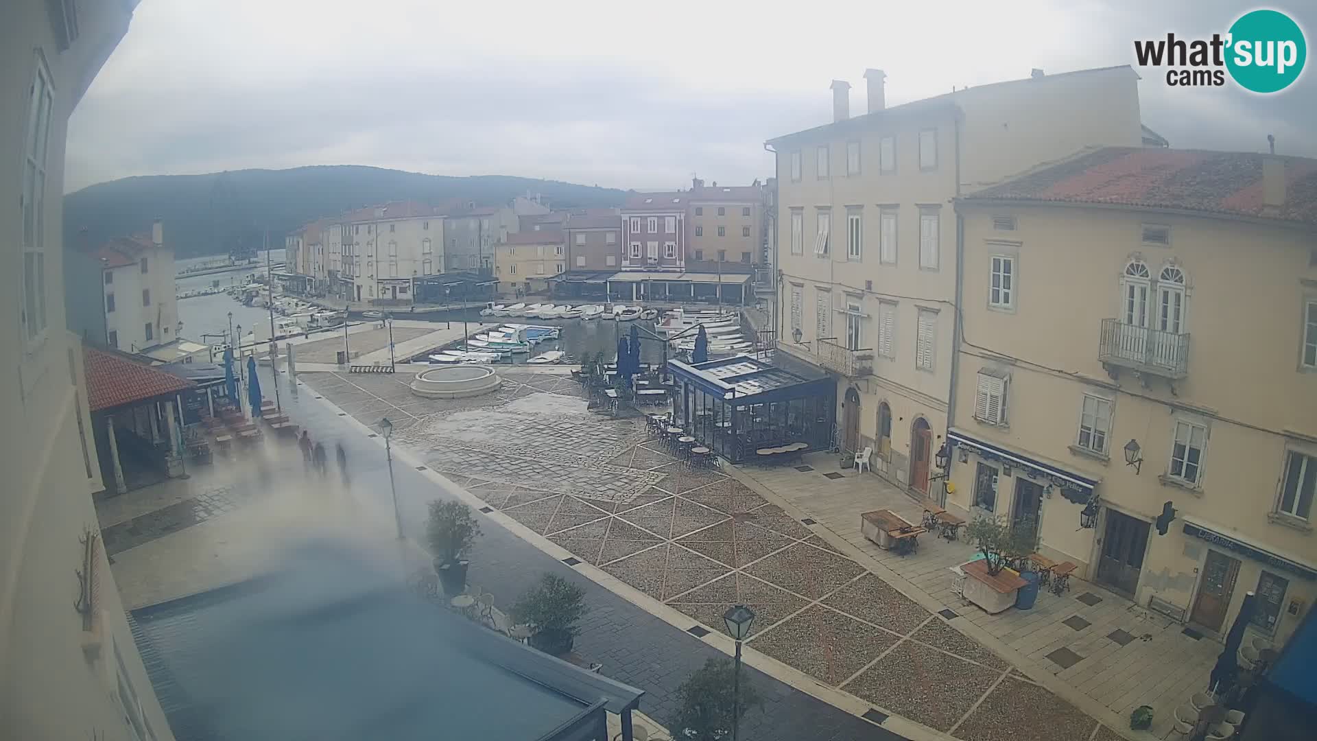 LIVE cam Cres city – place principale et “mandrač” – île de Cres – Croatie