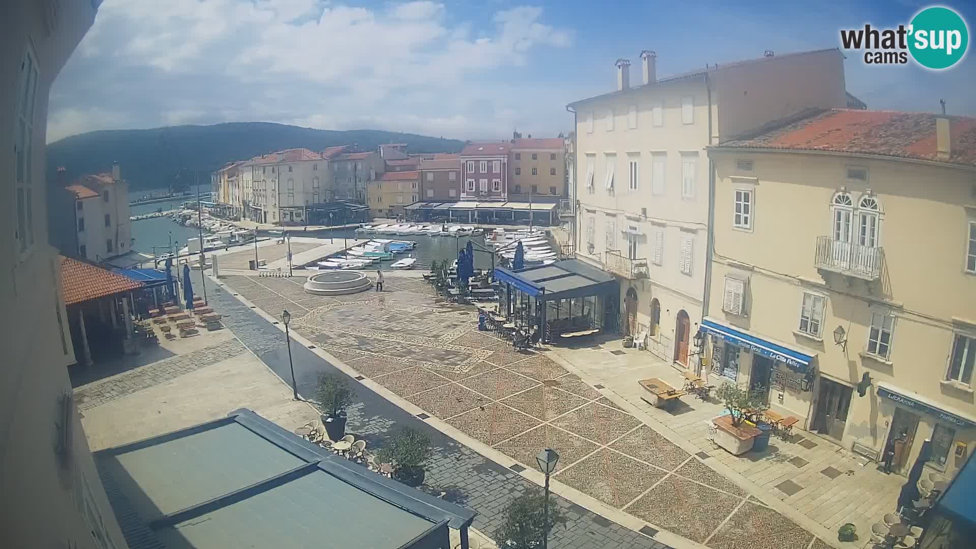 LIVE cam Cres città – piazza principale e “mandrač” – isola di Cherso – Croazia