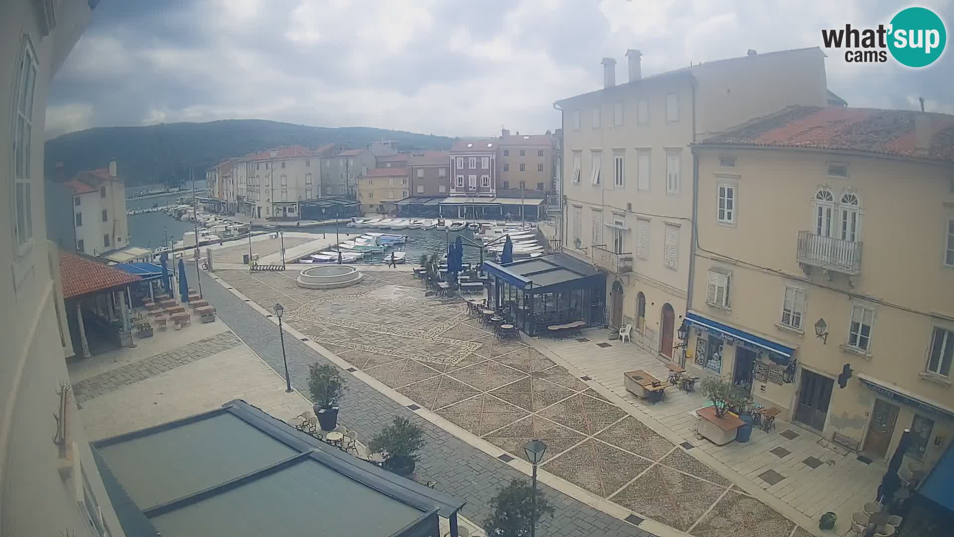 LIVE cam Cres city – main square and “mandrač” – Cres island – Croatia