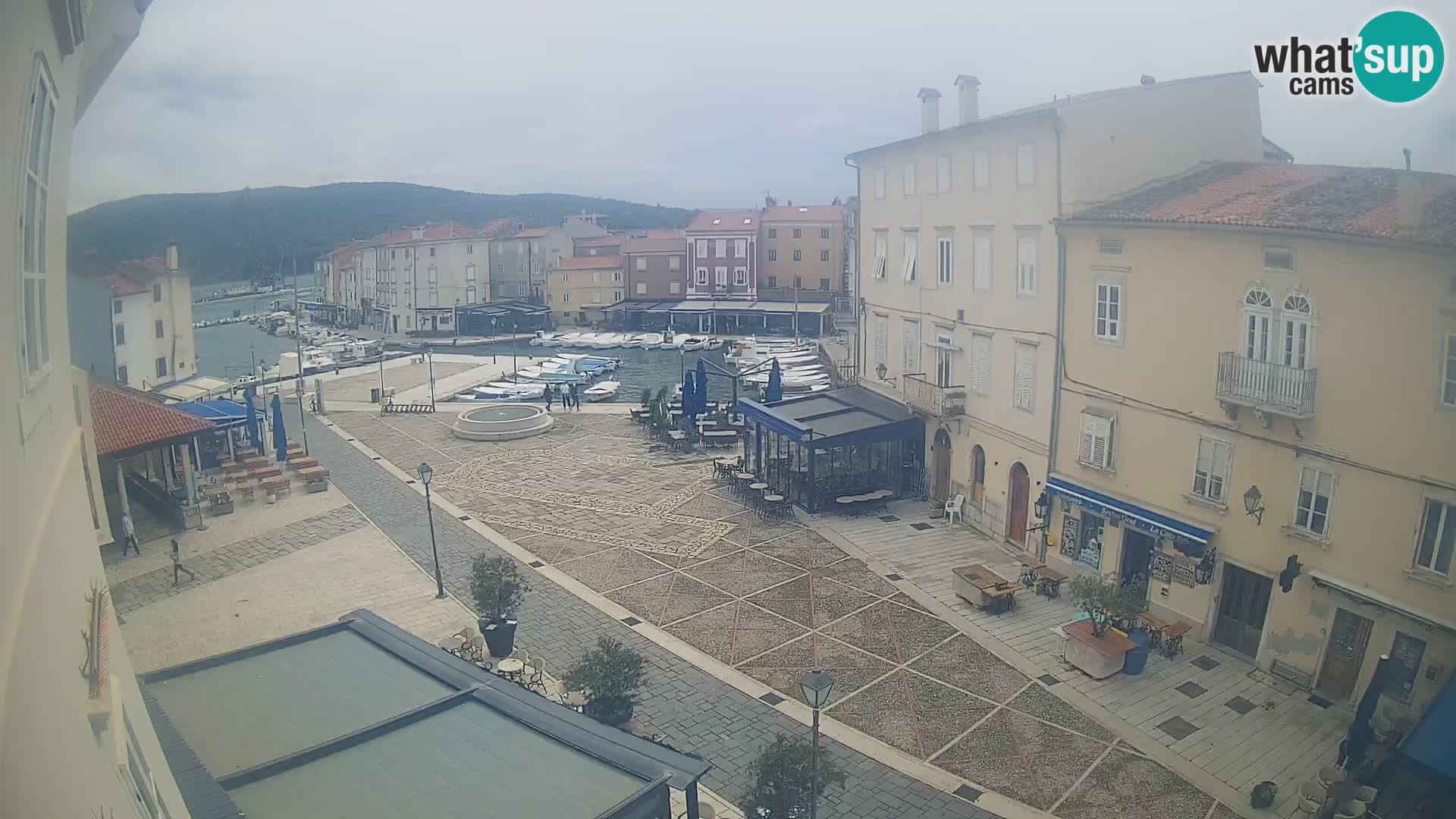 LIVE cam Cres città – piazza principale e “mandrač” – isola di Cherso – Croazia