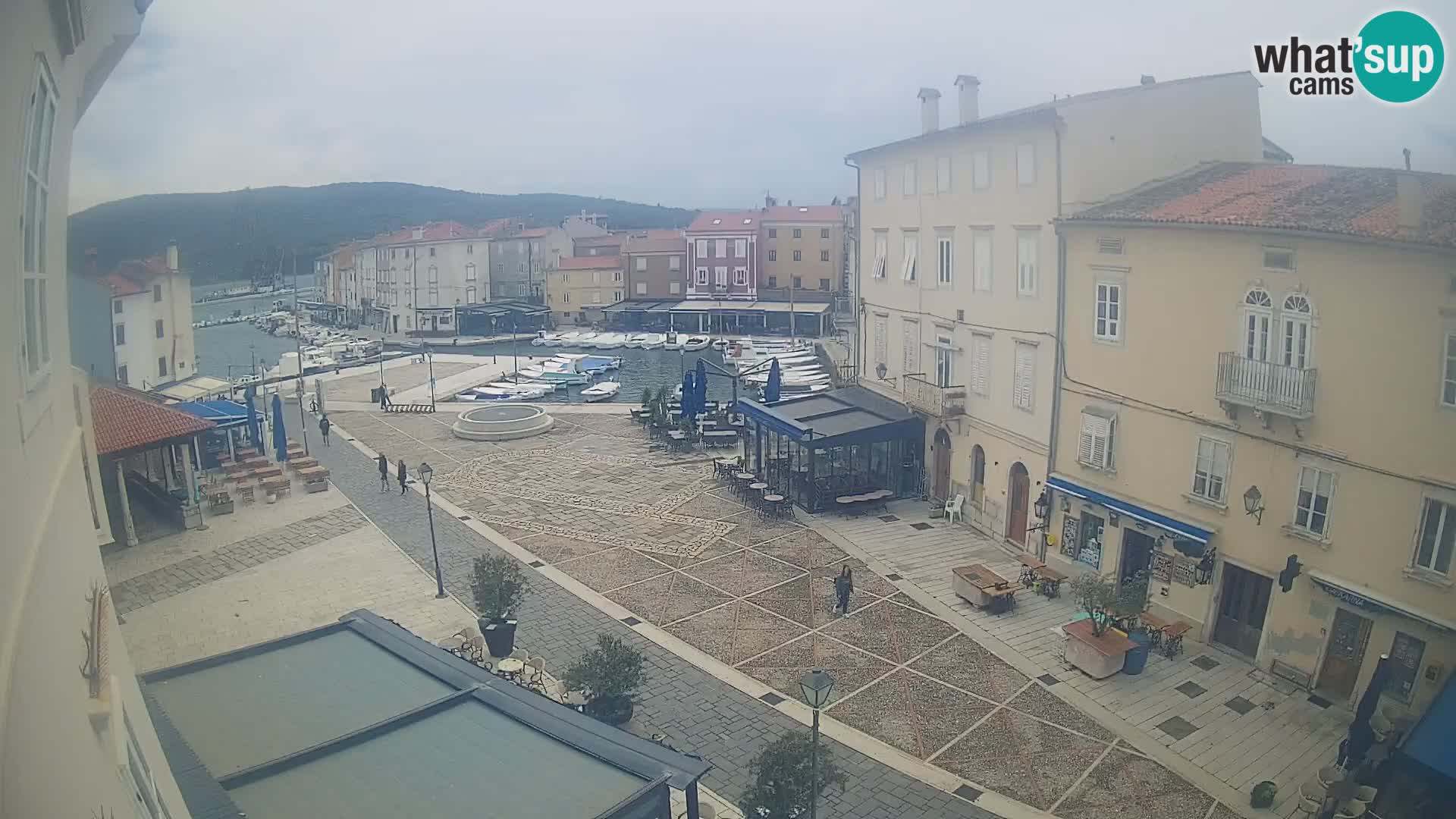 LIVE cam Cres città – piazza principale e “mandrač” – isola di Cherso – Croazia