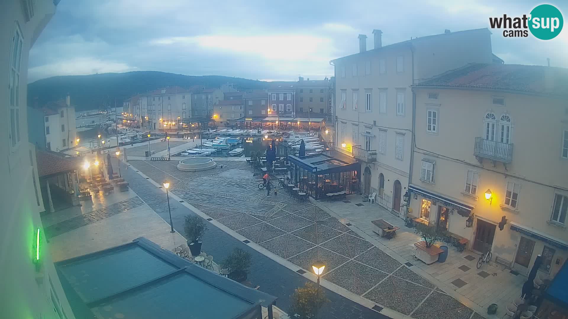 LIVE cam Cres Stadt – Hauptplatz und “mandrač” – Cres Insel – Kroatien