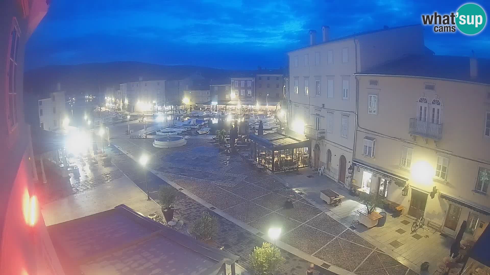 LIVE cam Cres city – place principale et “mandrač” – île de Cres – Croatie