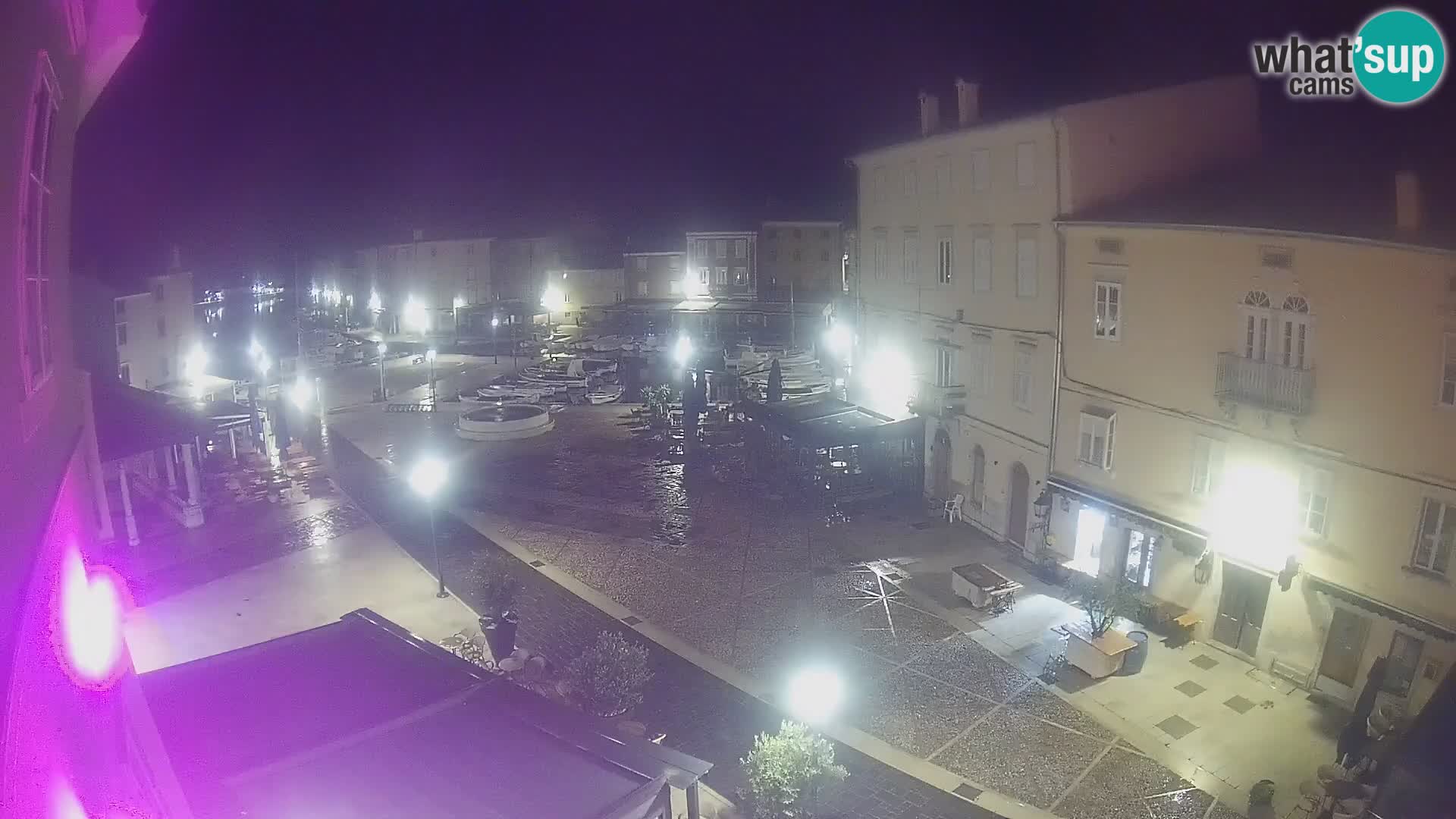Cámara en vivo ciudad de Cres – plaza principal y “mandrač” – isla de Cres – Croacia