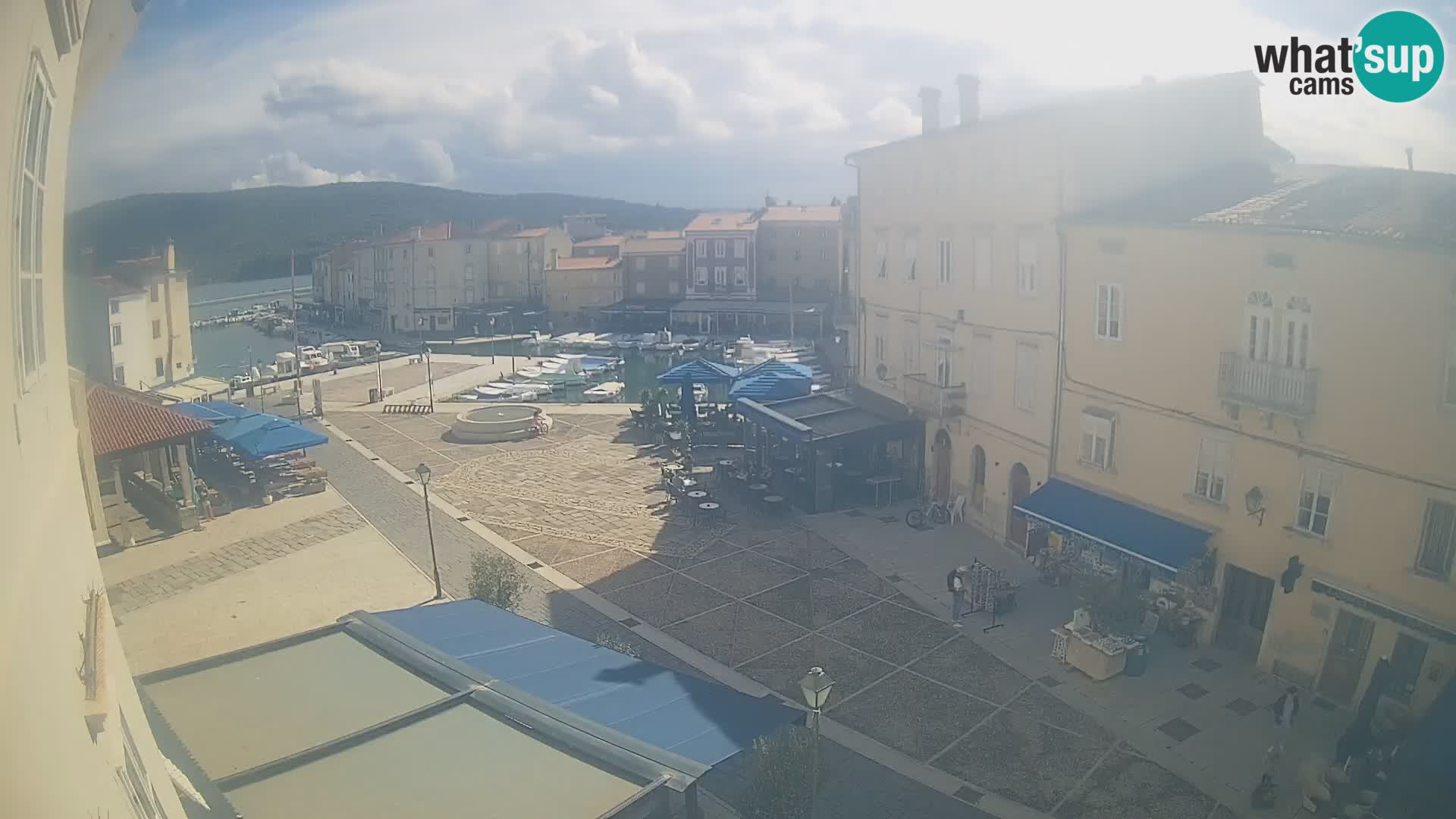LIVE cam Cres Stadt – Hauptplatz und “mandrač” – Cres Insel – Kroatien