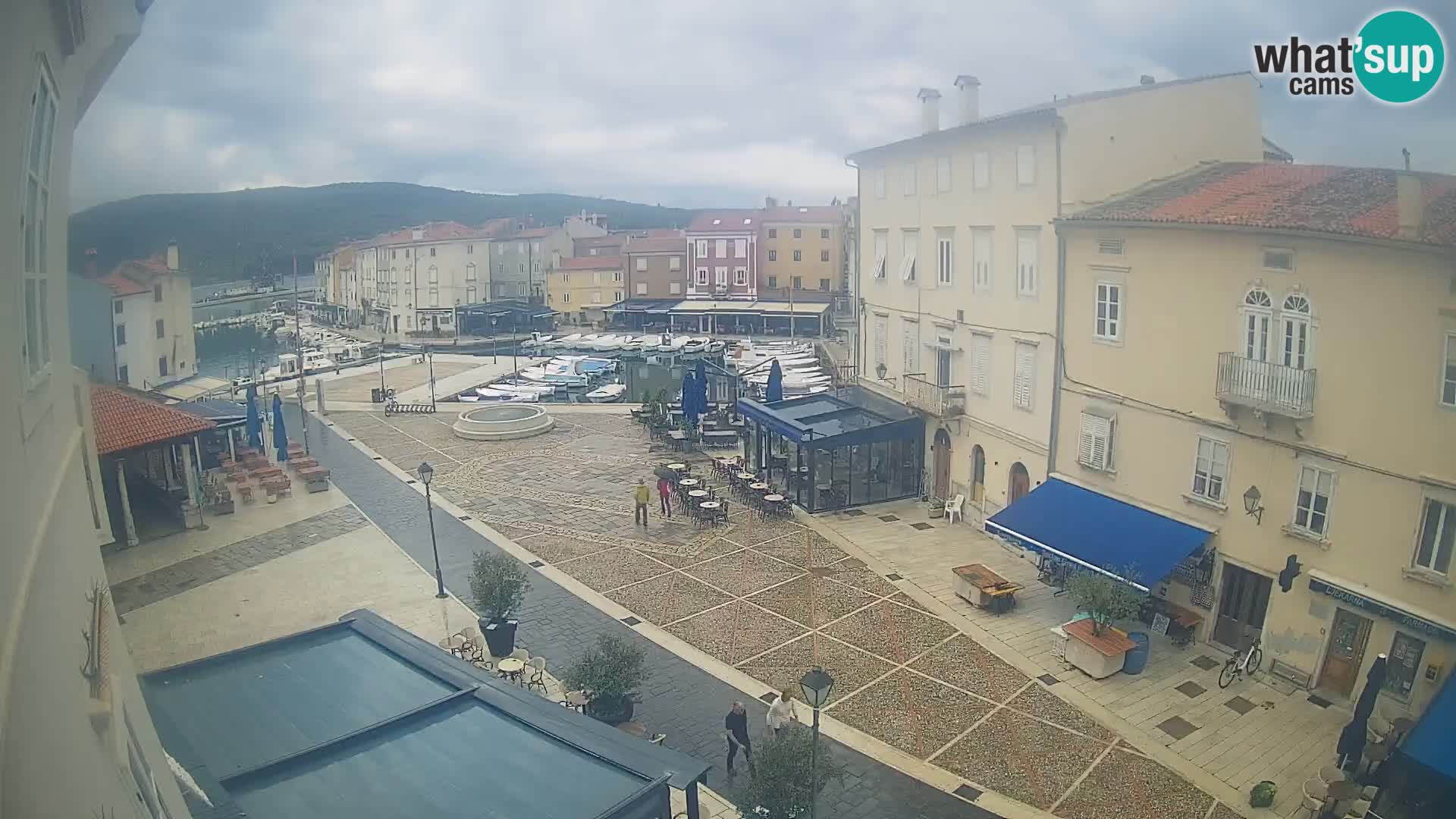 LIVE cam Cres city – place principale et “mandrač” – île de Cres – Croatie