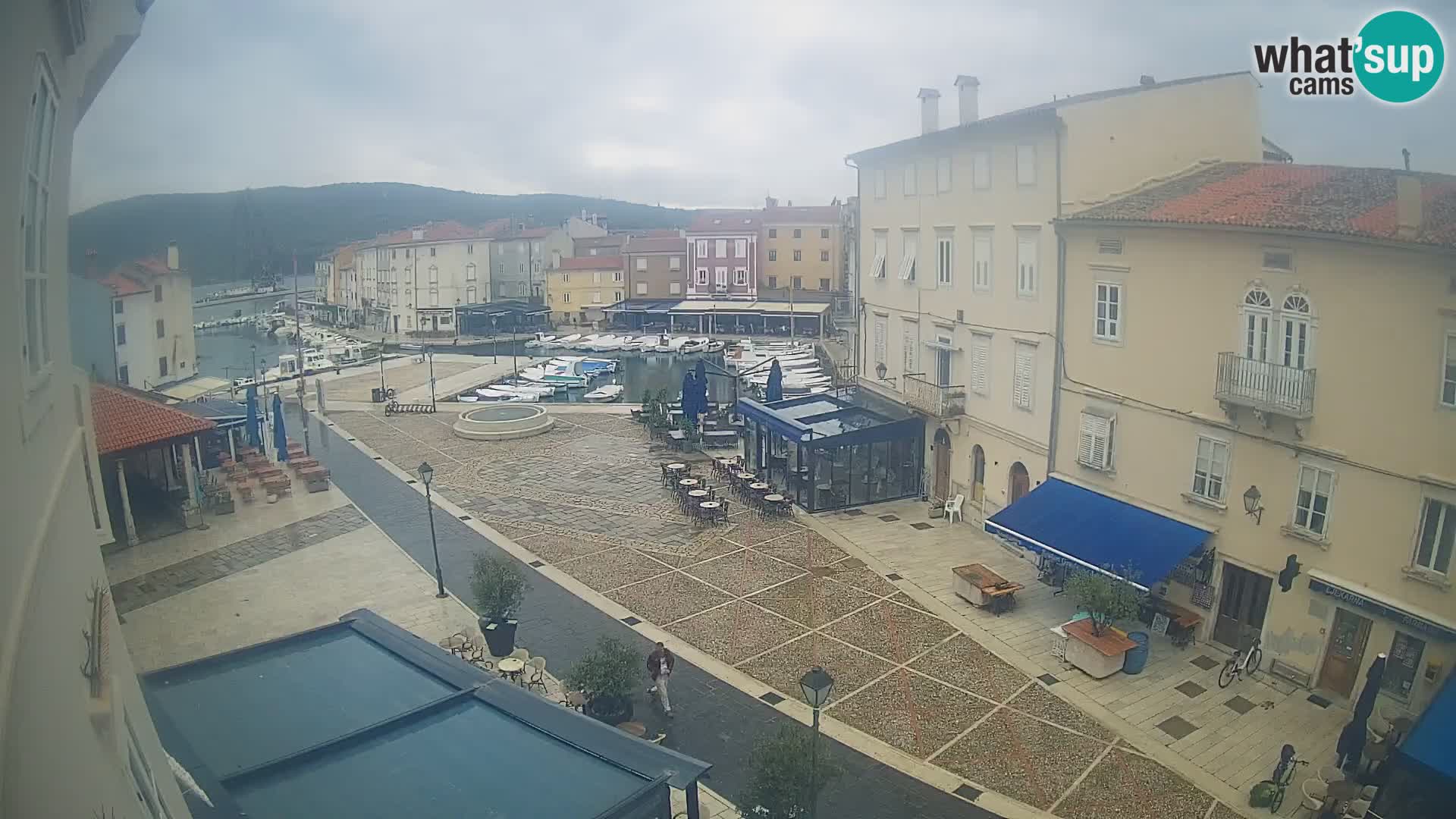 LIVE cam Cres città – piazza principale e “mandrač” – isola di Cherso – Croazia