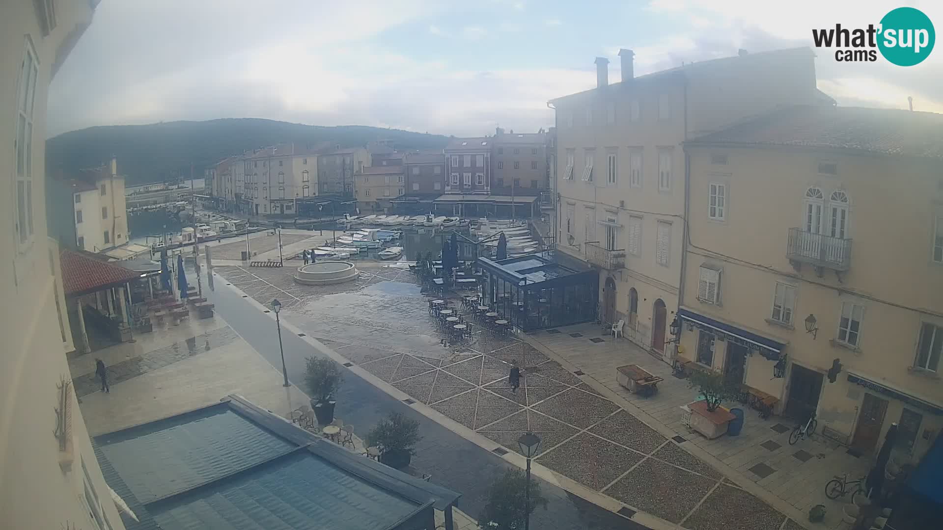 LIVE cam Cres city – place principale et “mandrač” – île de Cres – Croatie
