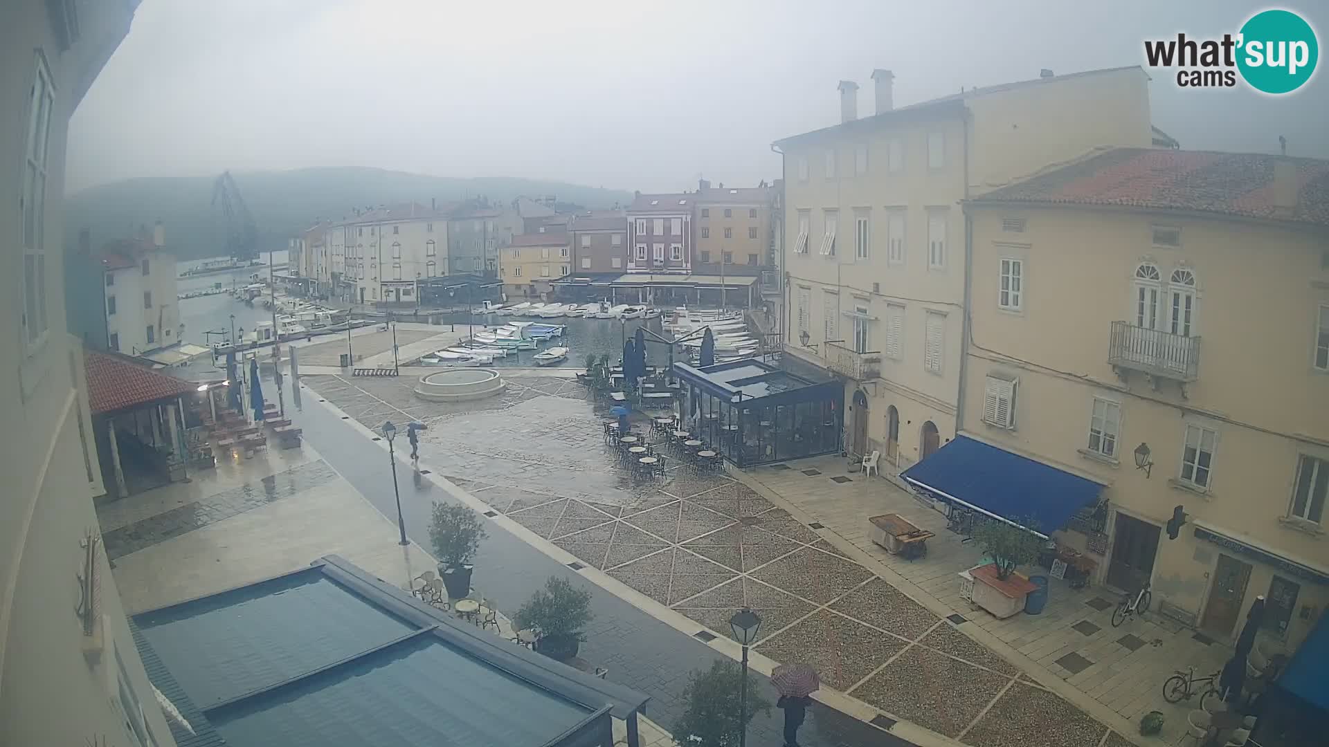 Kamera v ŽIVO Cres mesto – glavni trg in “mandrač” – otok Cres – Hrvaška