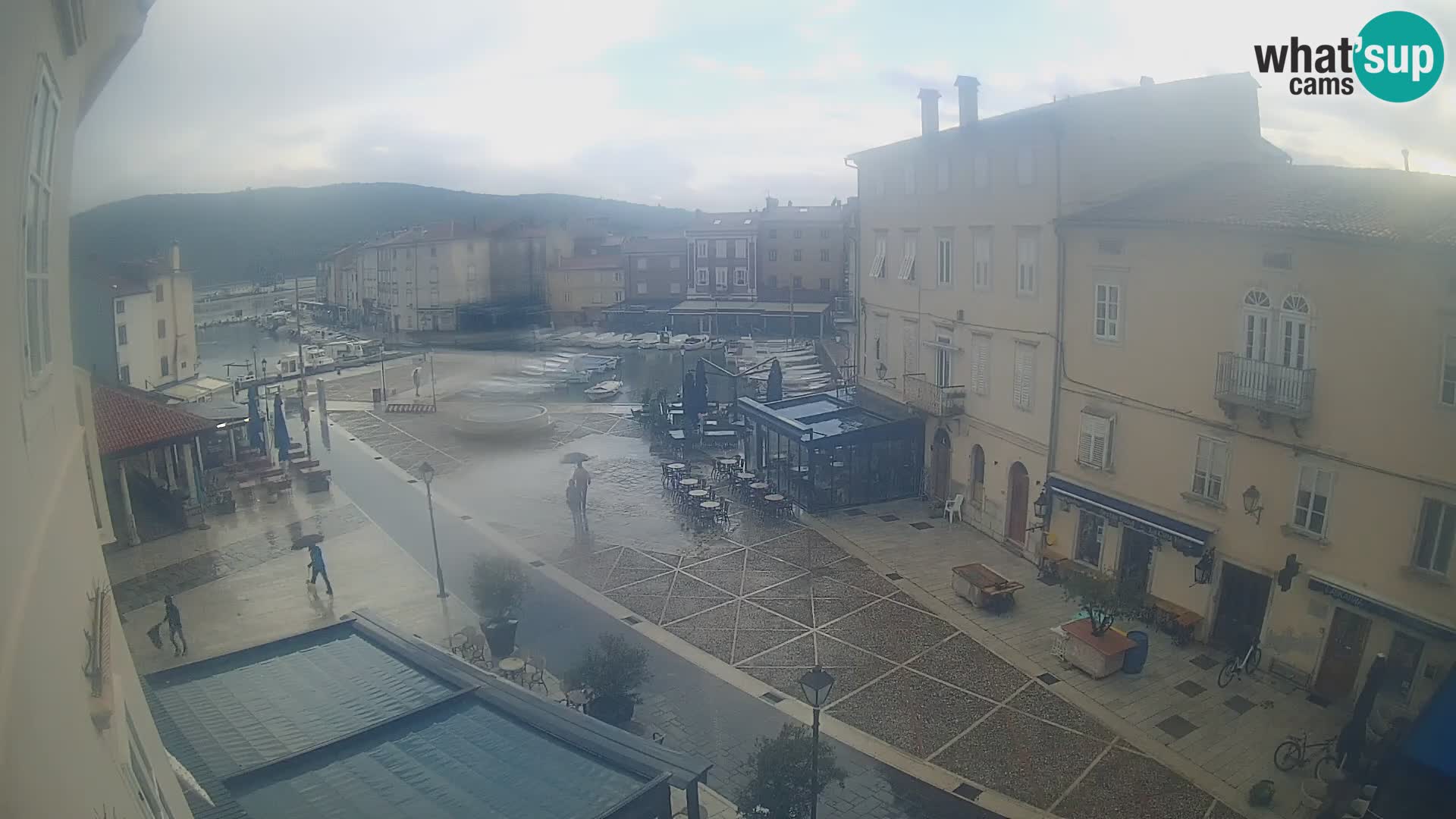 LIVE cam Cres city – place principale et “mandrač” – île de Cres – Croatie