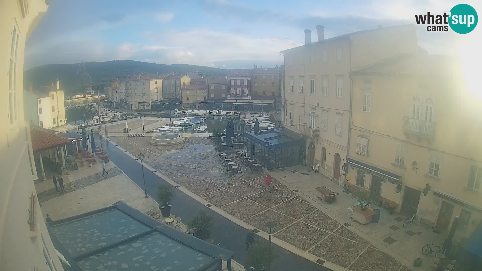 LIVE cam Cres Stadt – Hauptplatz und “mandrač” – Cres Insel – Kroatien