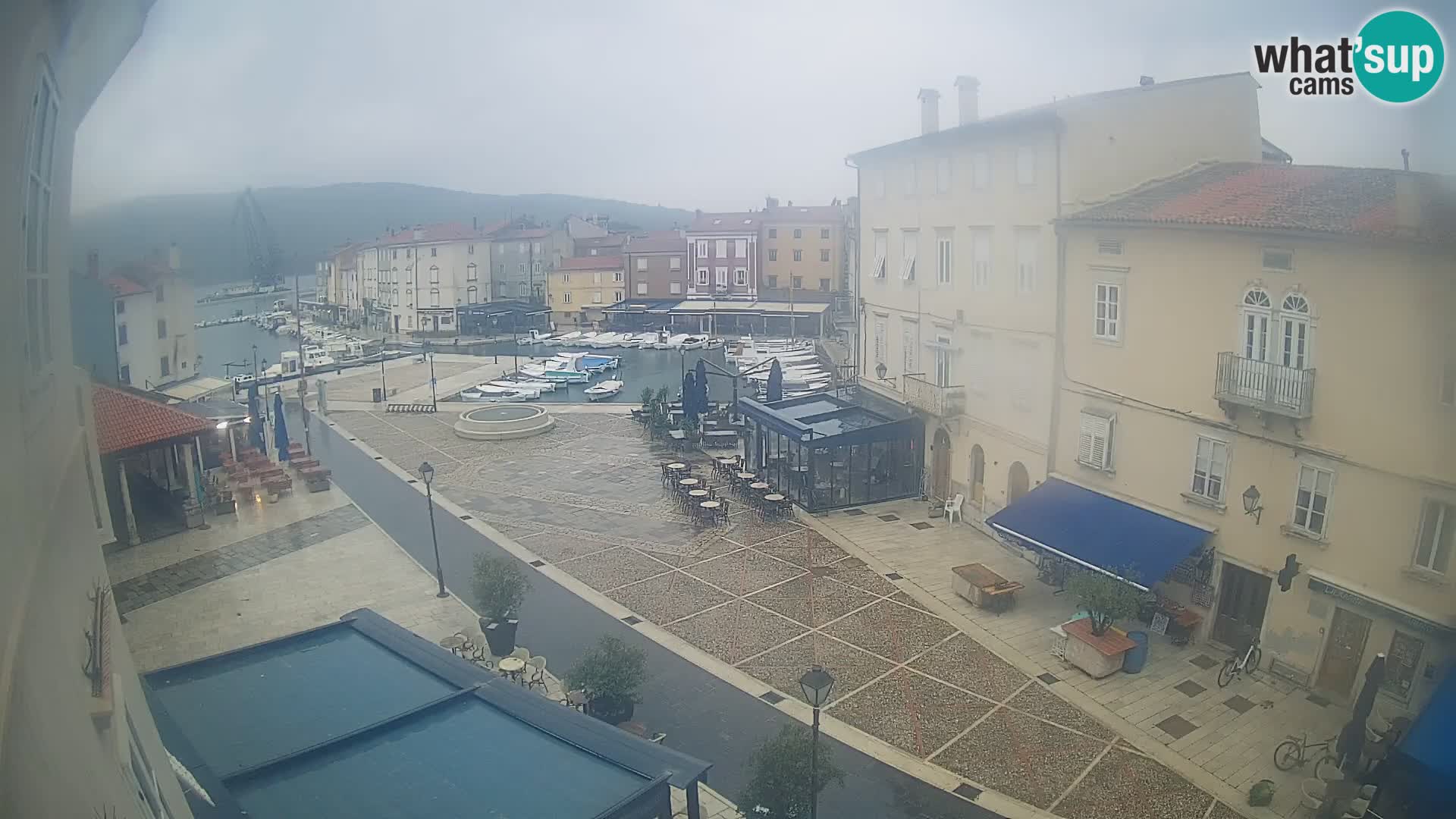Cámara en vivo ciudad de Cres – plaza principal y “mandrač” – isla de Cres – Croacia
