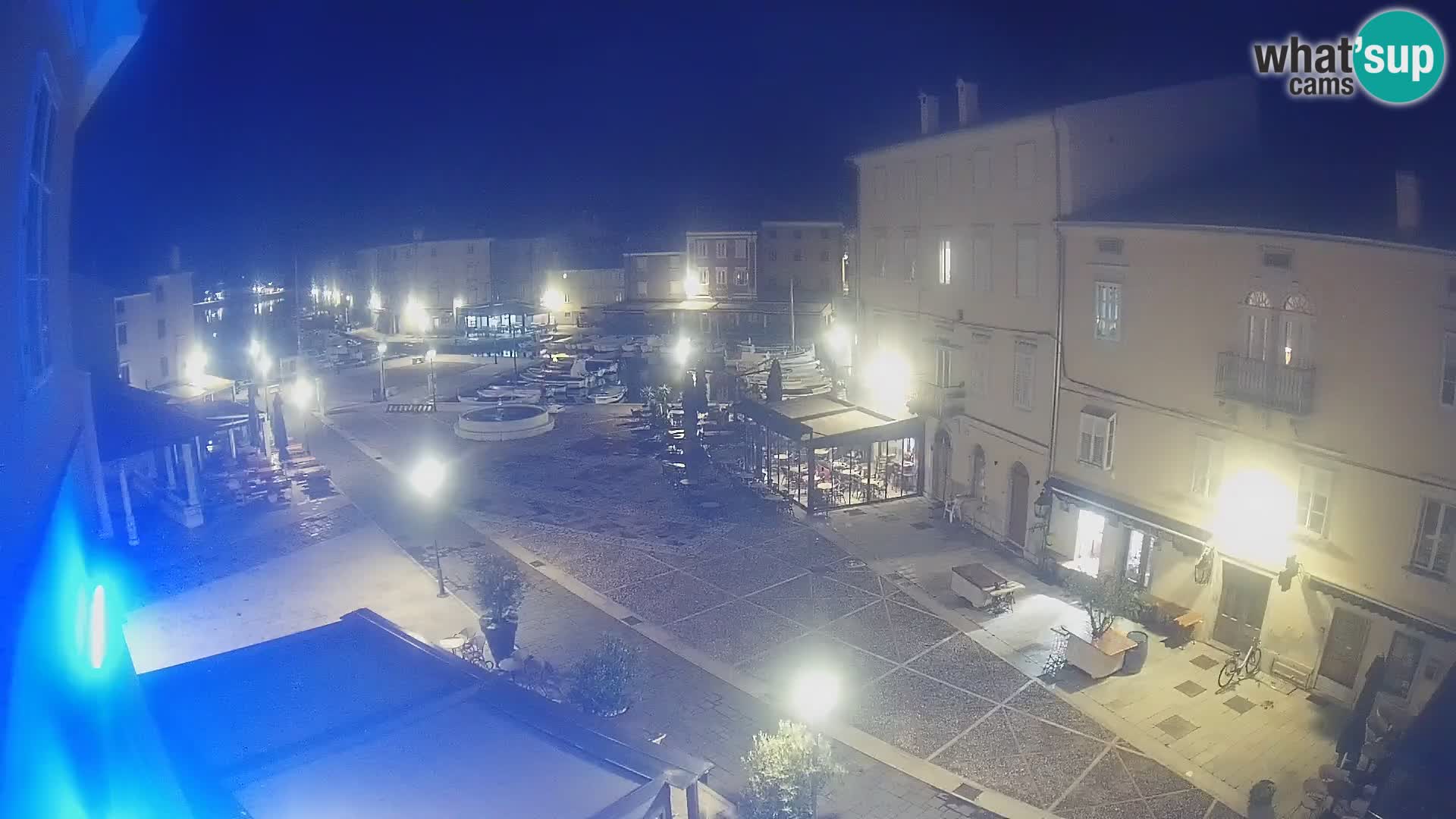 LIVE cam Cres city – place principale et “mandrač” – île de Cres – Croatie
