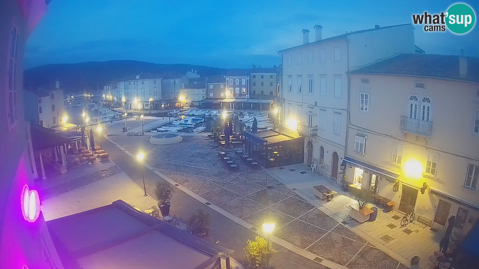 LIVE cam Cres city – place principale et “mandrač” – île de Cres – Croatie