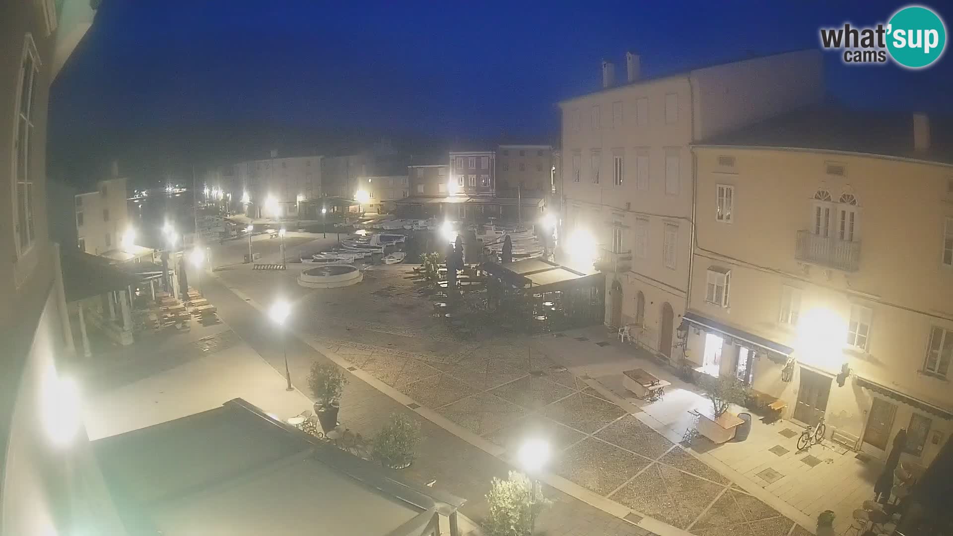 Cámara en vivo ciudad de Cres – plaza principal y “mandrač” – isla de Cres – Croacia