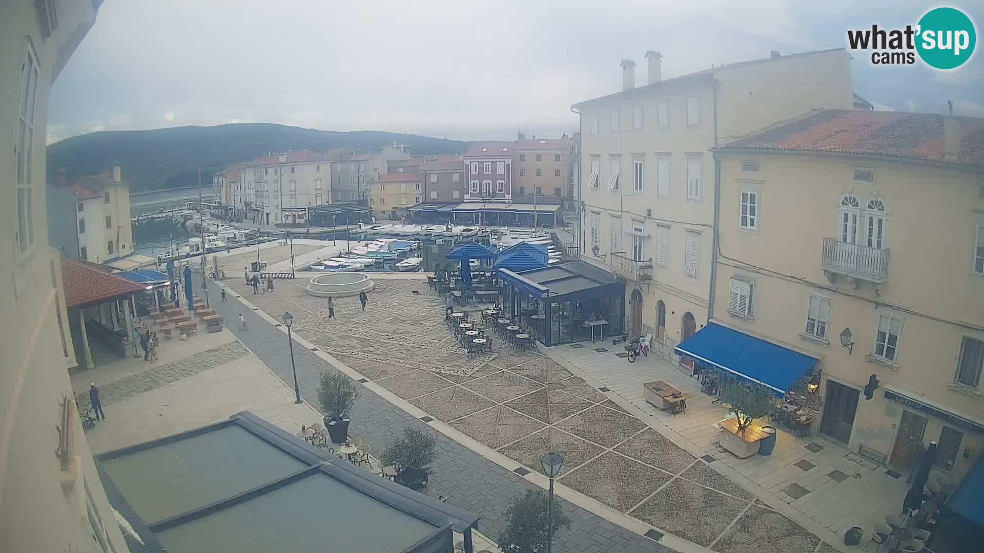 LIVE cam Cres città – piazza principale e “mandrač” – isola di Cherso – Croazia