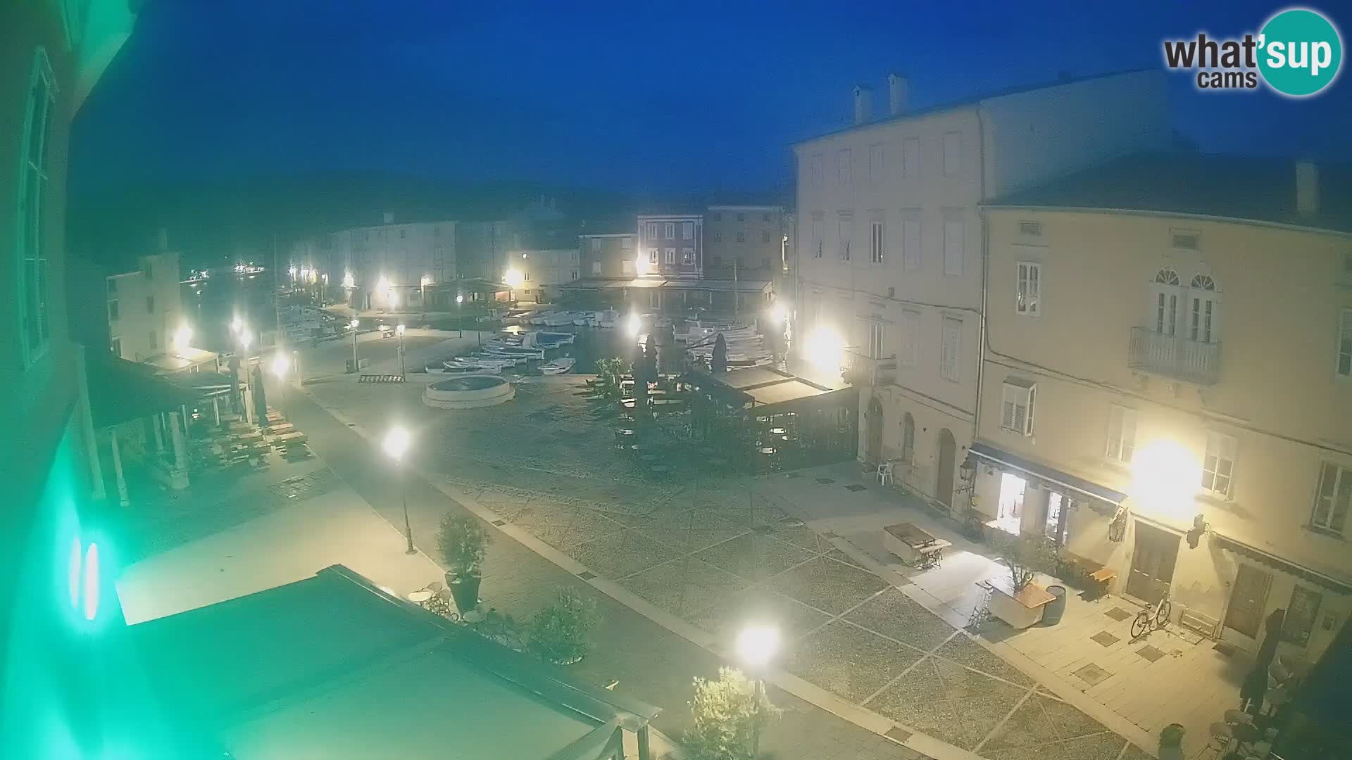 LIVE cam Cres city – place principale et “mandrač” – île de Cres – Croatie