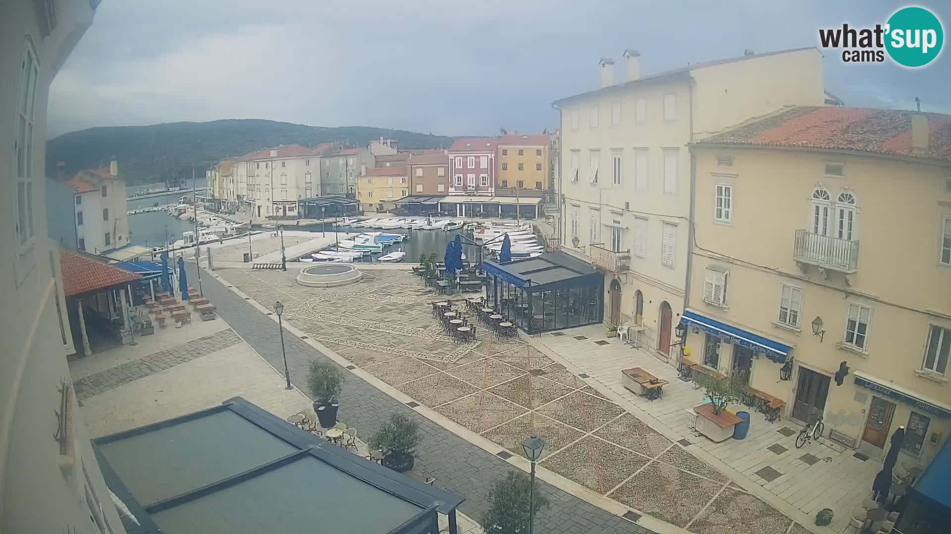 LIVE cam Cres città – piazza principale e “mandrač” – isola di Cherso – Croazia