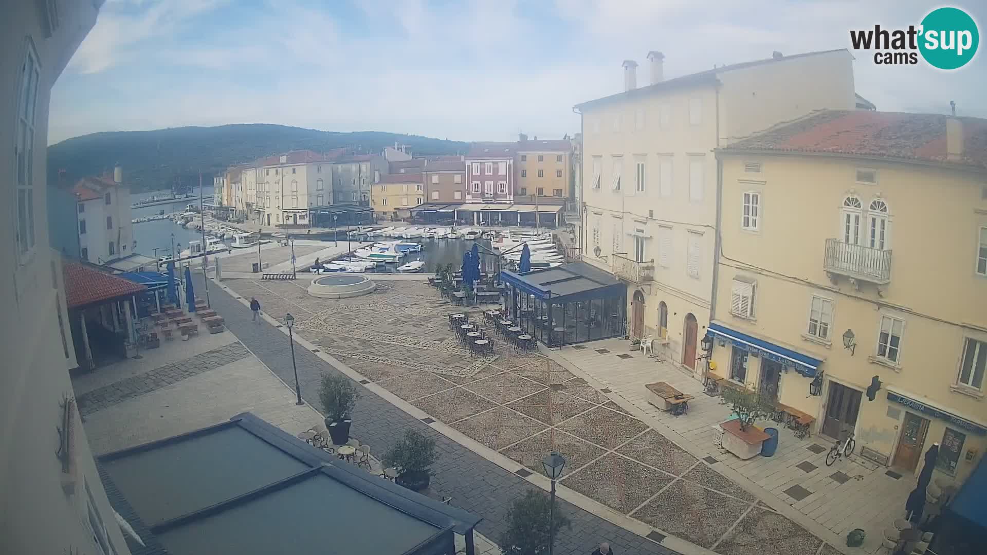 Cámara en vivo ciudad de Cres – plaza principal y “mandrač” – isla de Cres – Croacia
