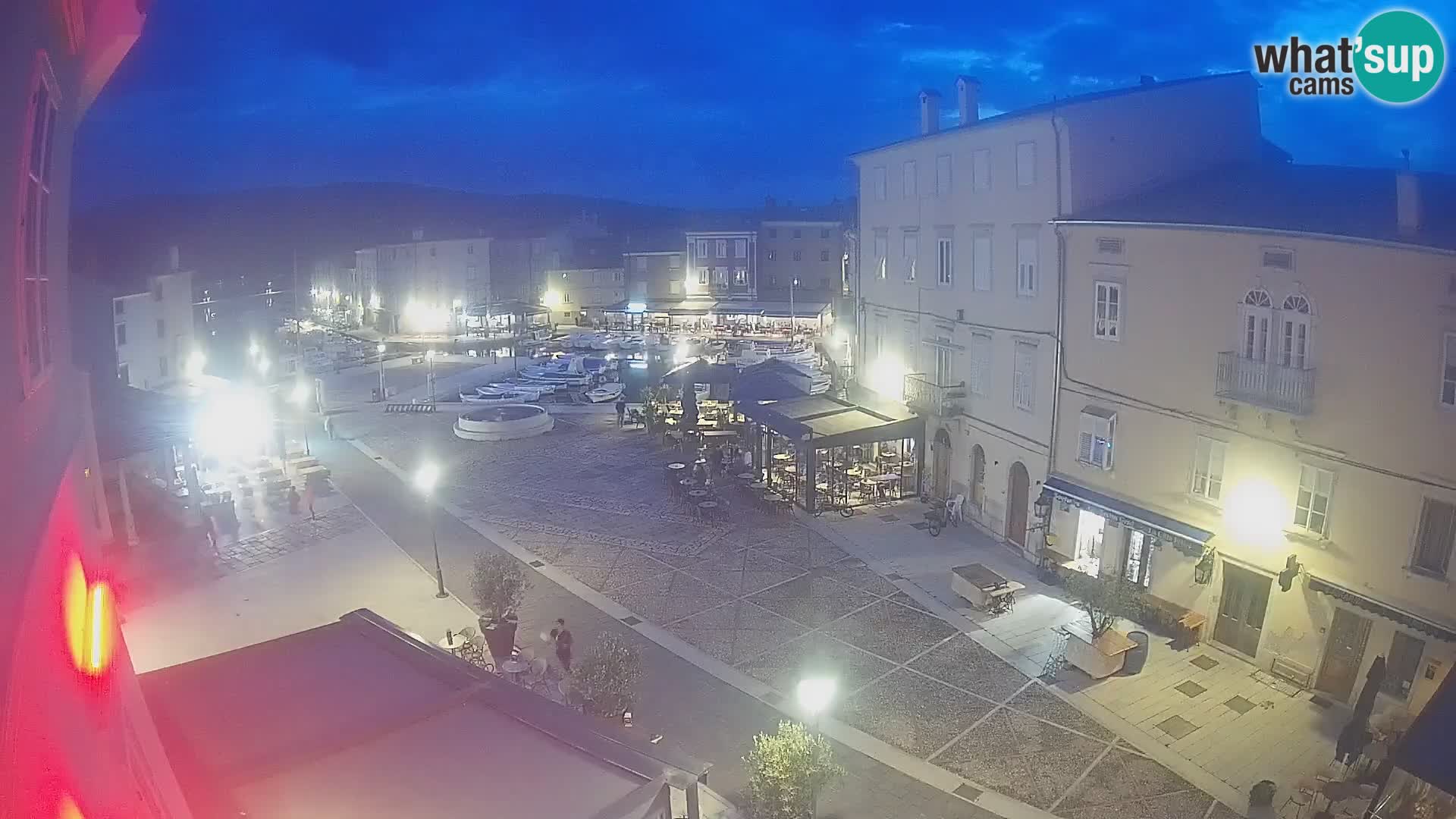 LIVE cam Cres city – place principale et “mandrač” – île de Cres – Croatie