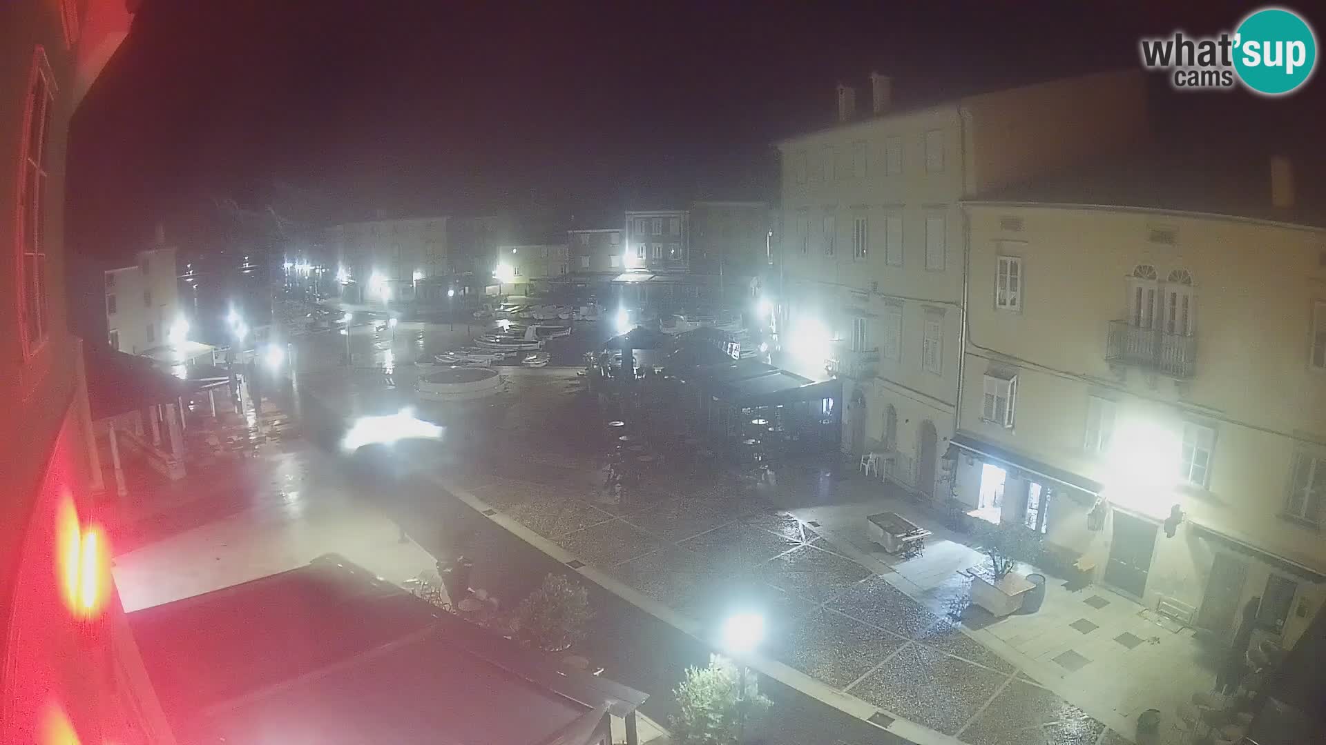 V ŽIVO spletna kamera Cres mesto – glavni trg in “mandrač” – otok Cres – Hrvaška
