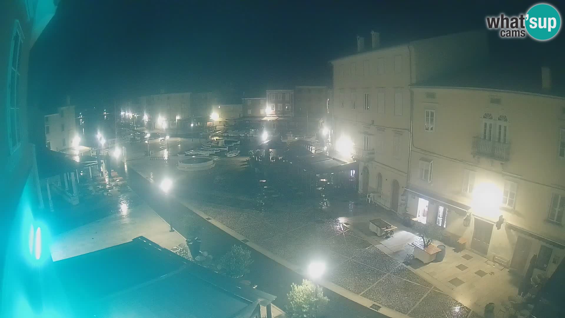 V ŽIVO spletna kamera Cres mesto – glavni trg in “mandrač” – otok Cres – Hrvaška