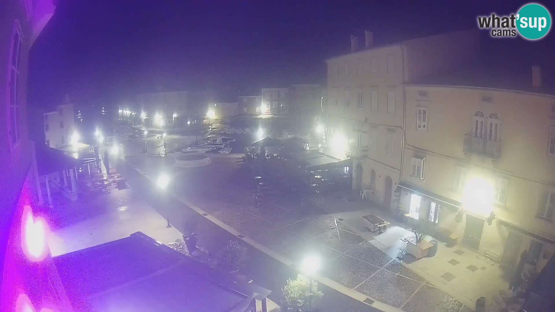 Kamera v ŽIVO Cres mesto – glavni trg in “mandrač” – otok Cres – Hrvaška