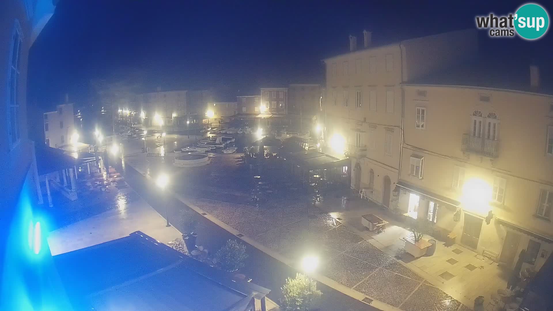 Kamera v ŽIVO Cres mesto – glavni trg in “mandrač” – otok Cres – Hrvaška