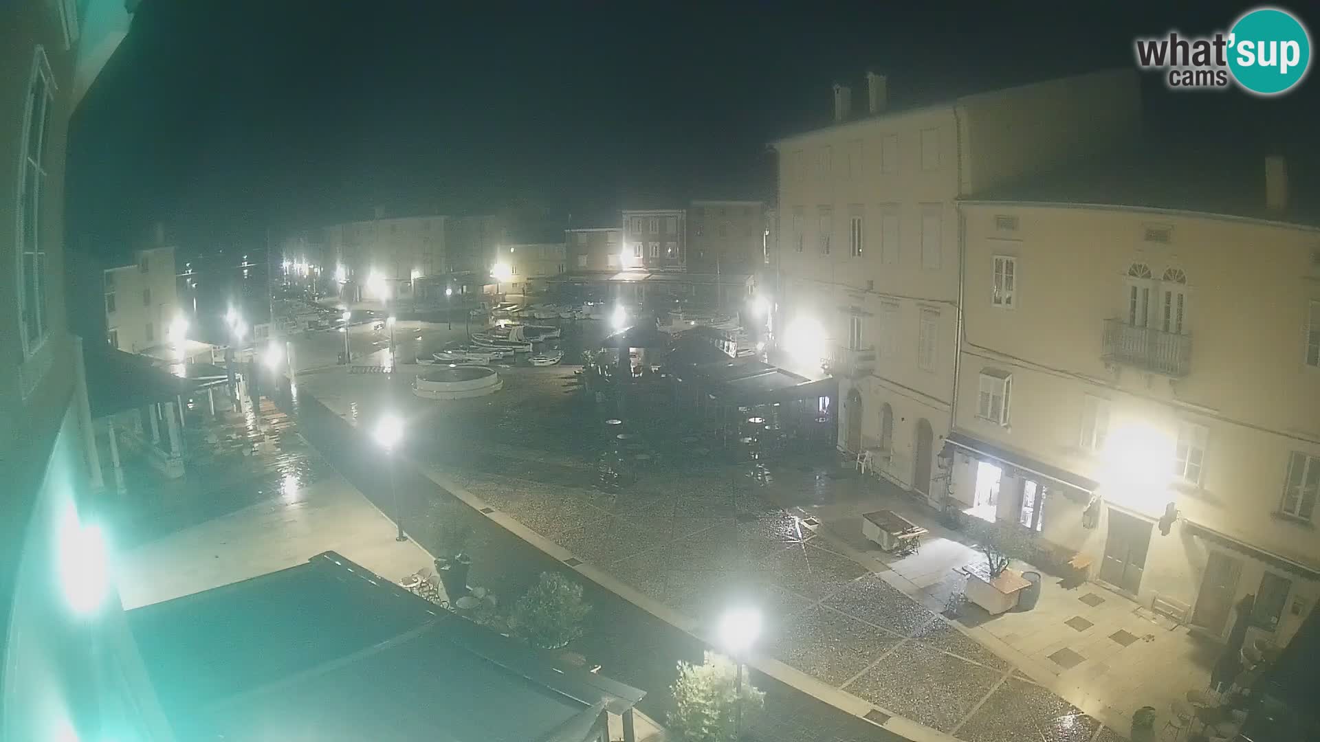 Kamera v ŽIVO Cres mesto – glavni trg in “mandrač” – otok Cres – Hrvaška