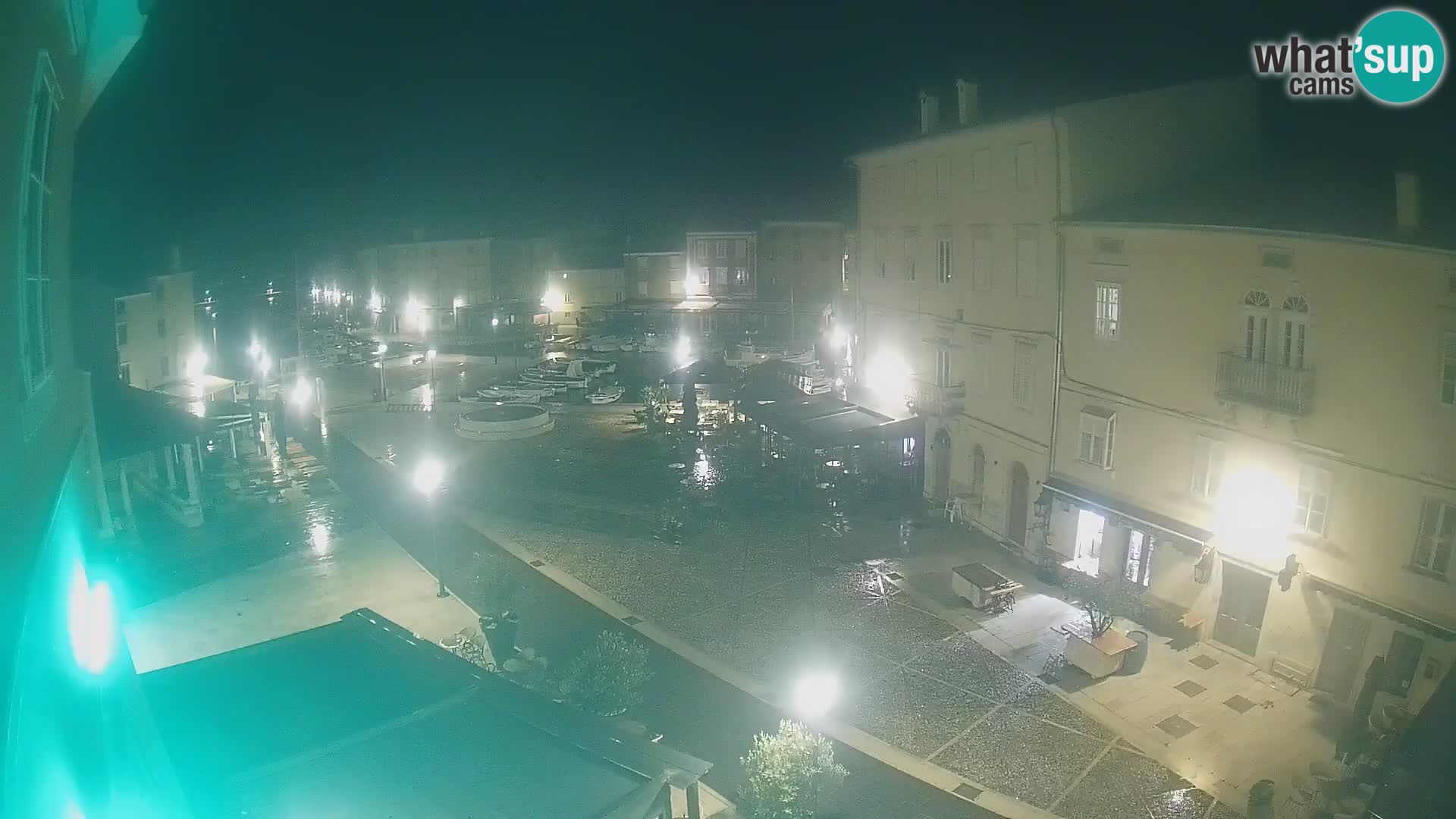 Kamera v ŽIVO Cres mesto – glavni trg in “mandrač” – otok Cres – Hrvaška