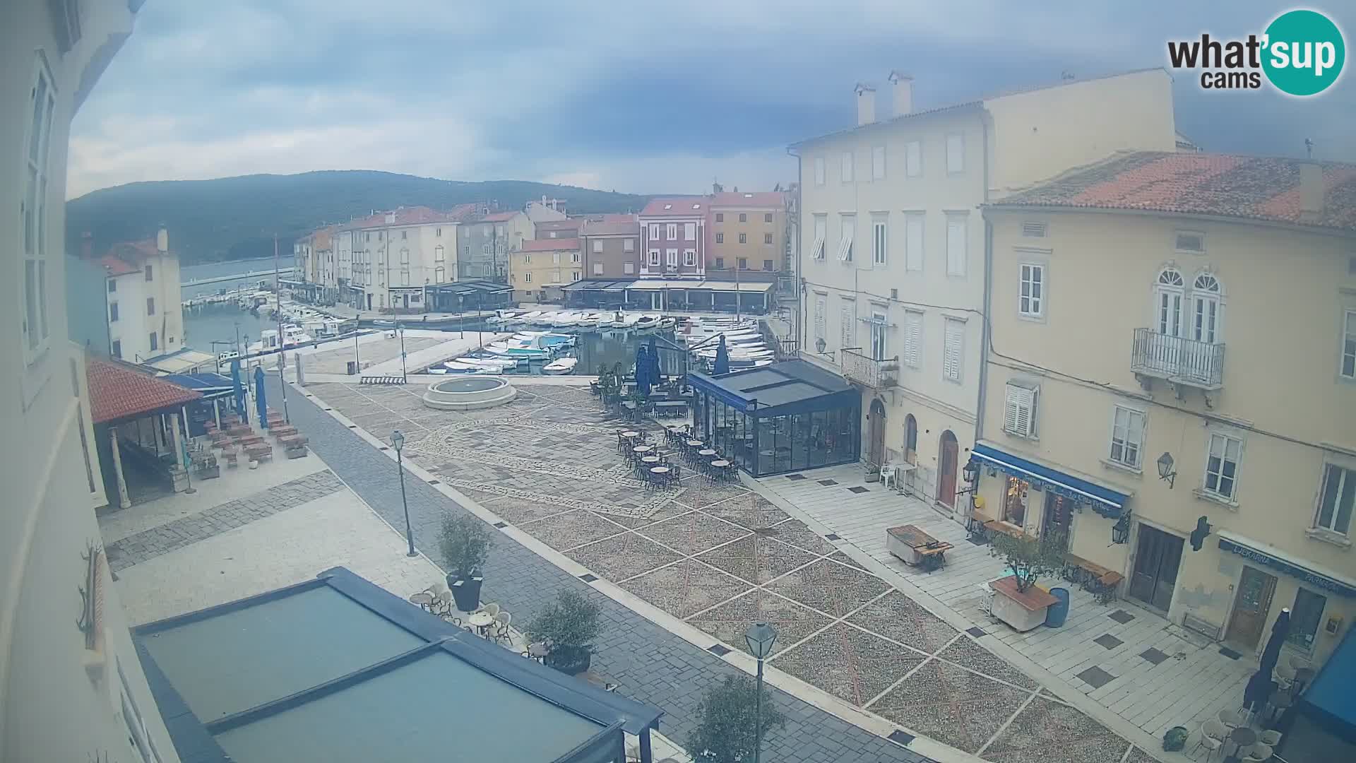LIVE cam Cres Stadt – Hauptplatz und “mandrač” – Cres Insel – Kroatien