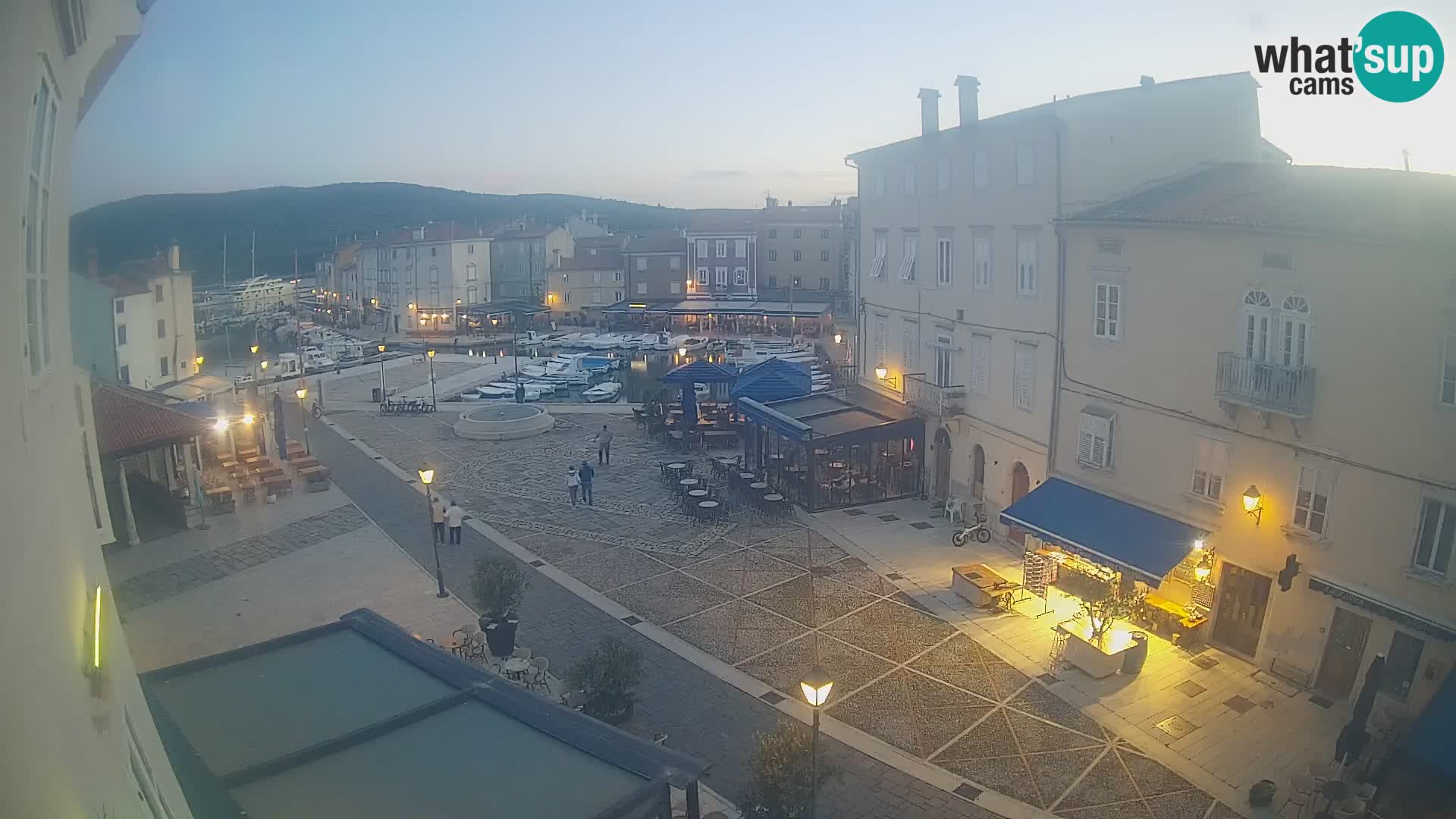 LIVE cam Cres Stadt – Hauptplatz und “mandrač” – Cres Insel – Kroatien