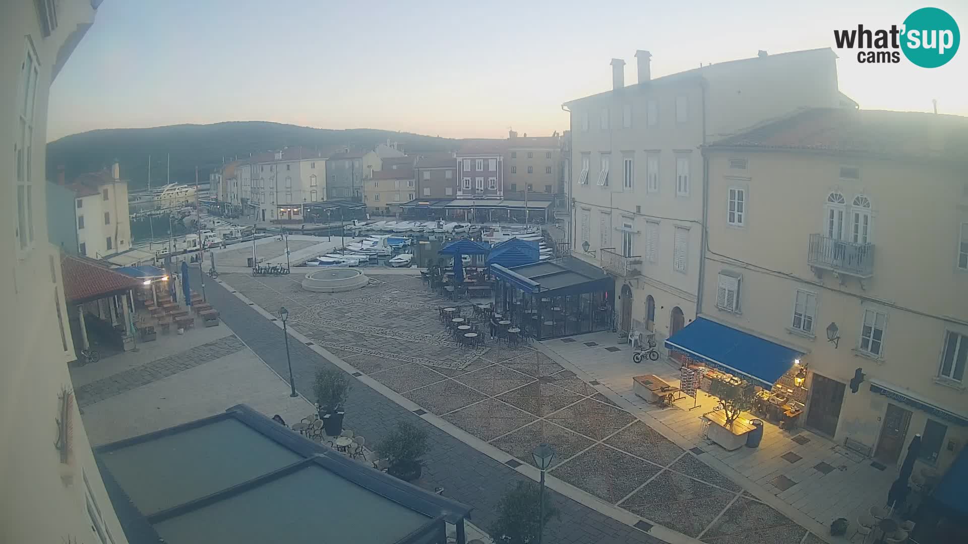 LIVE cam Cres city – place principale et “mandrač” – île de Cres – Croatie