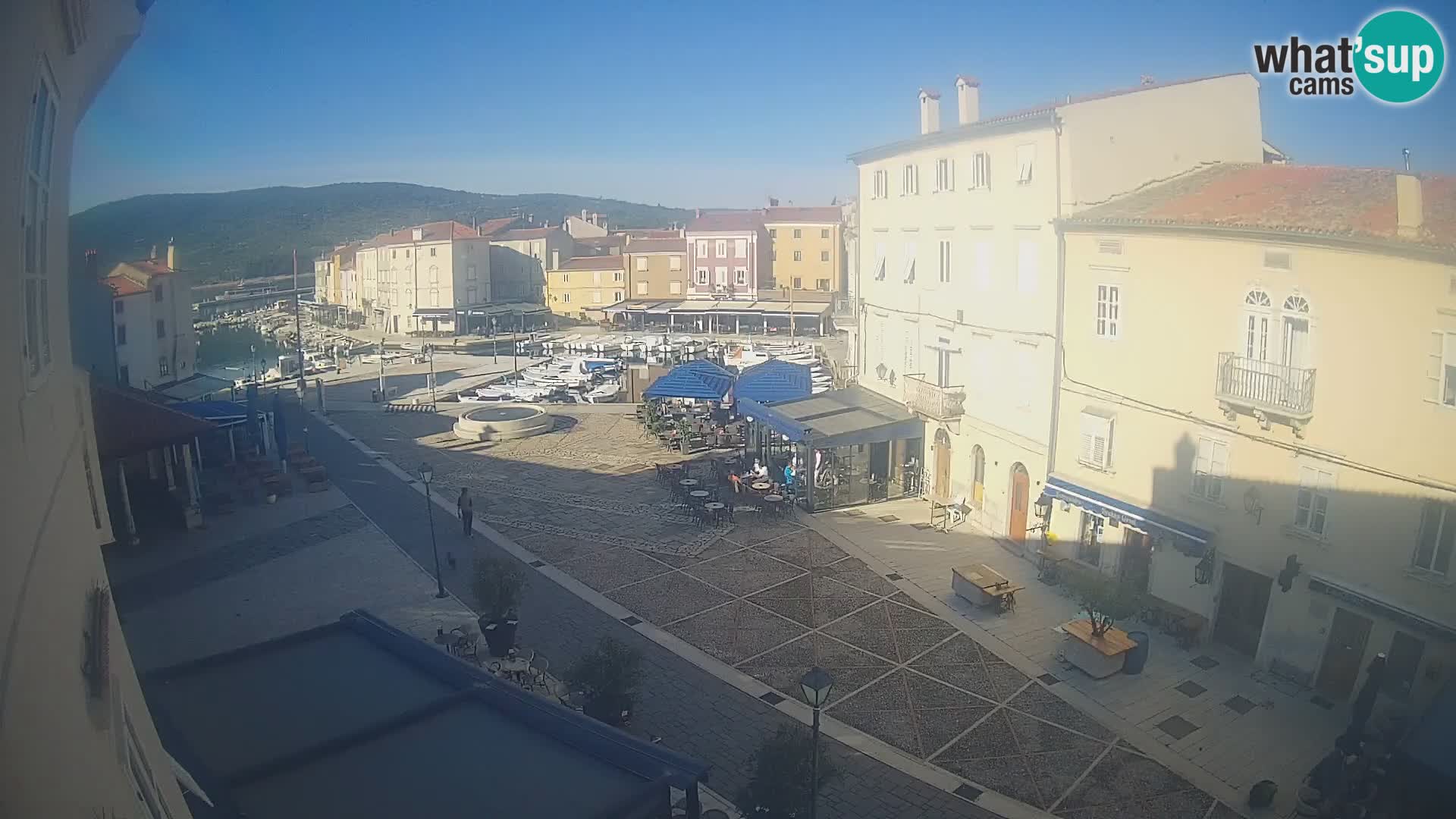 LIVE cam Cres Stadt – Hauptplatz und “mandrač” – Cres Insel – Kroatien