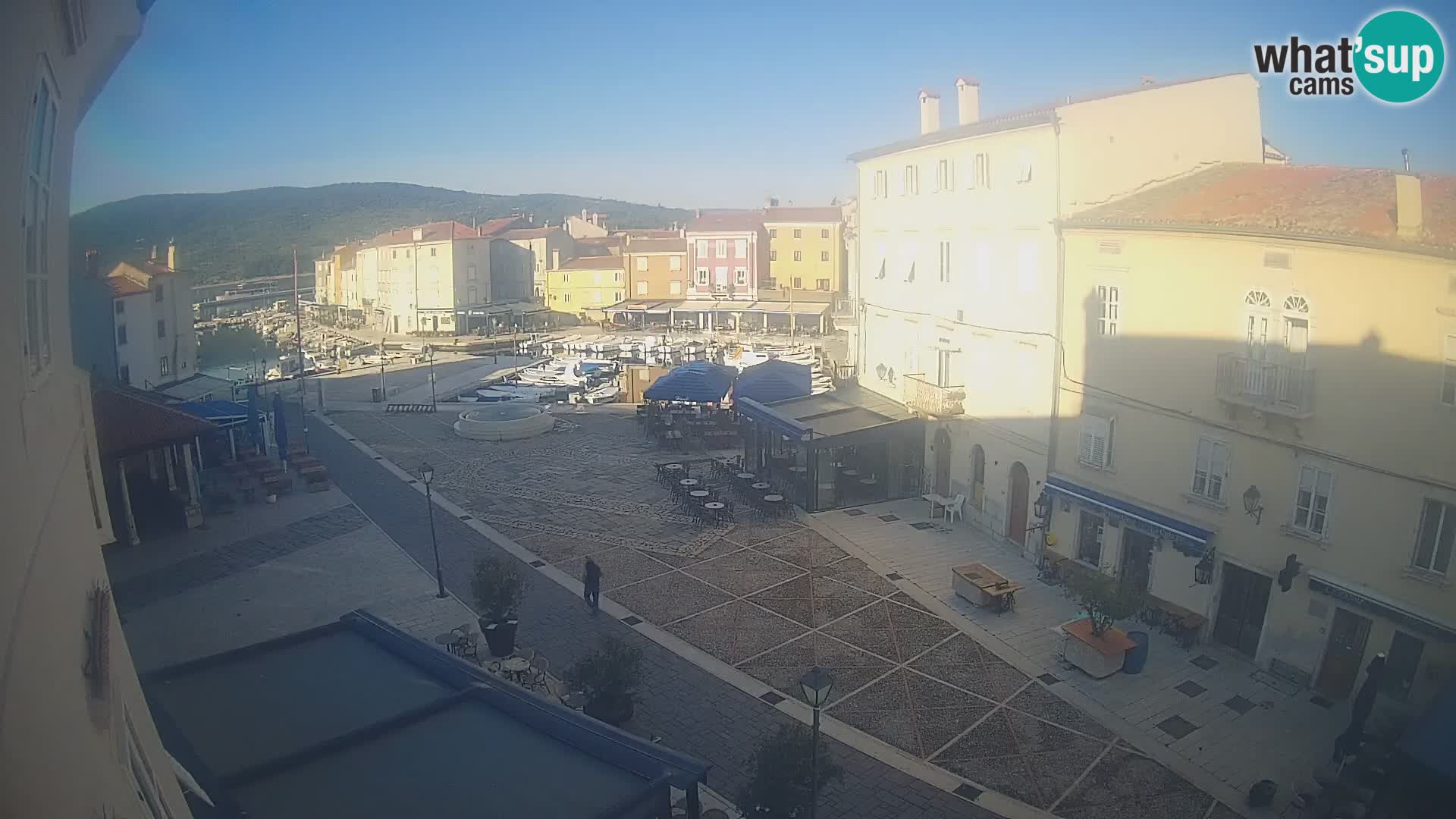 LIVE cam Cres città – piazza principale e “mandrač” – isola di Cherso – Croazia