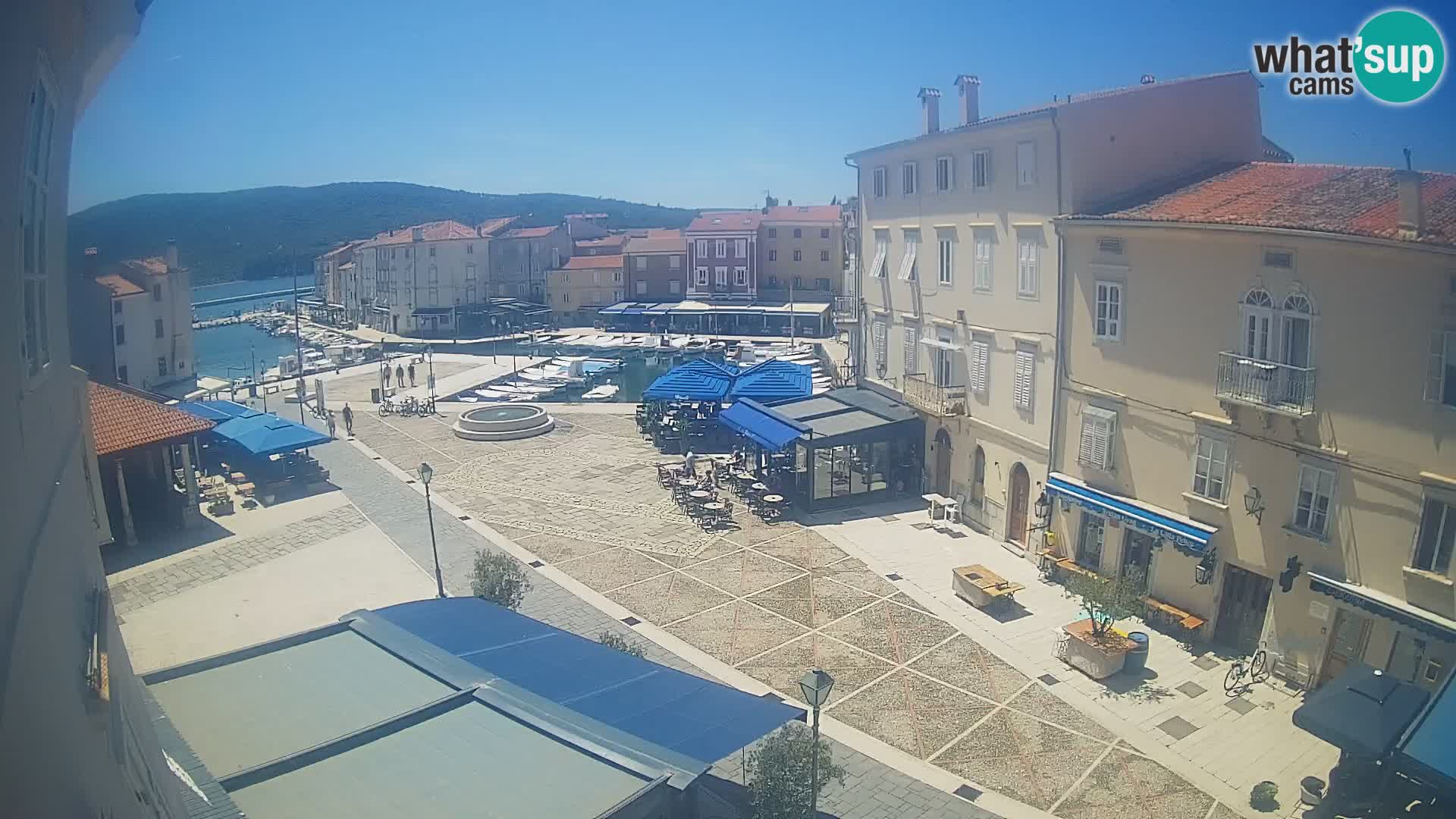 Cámara en vivo ciudad de Cres – plaza principal y “mandrač” – isla de Cres – Croacia