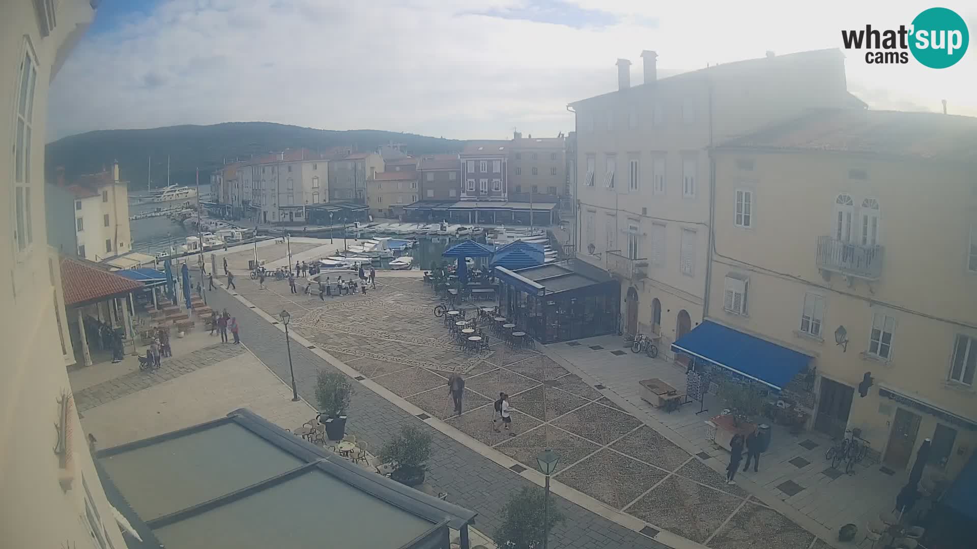 Kamera v ŽIVO Cres mesto – glavni trg in “mandrač” – otok Cres – Hrvaška