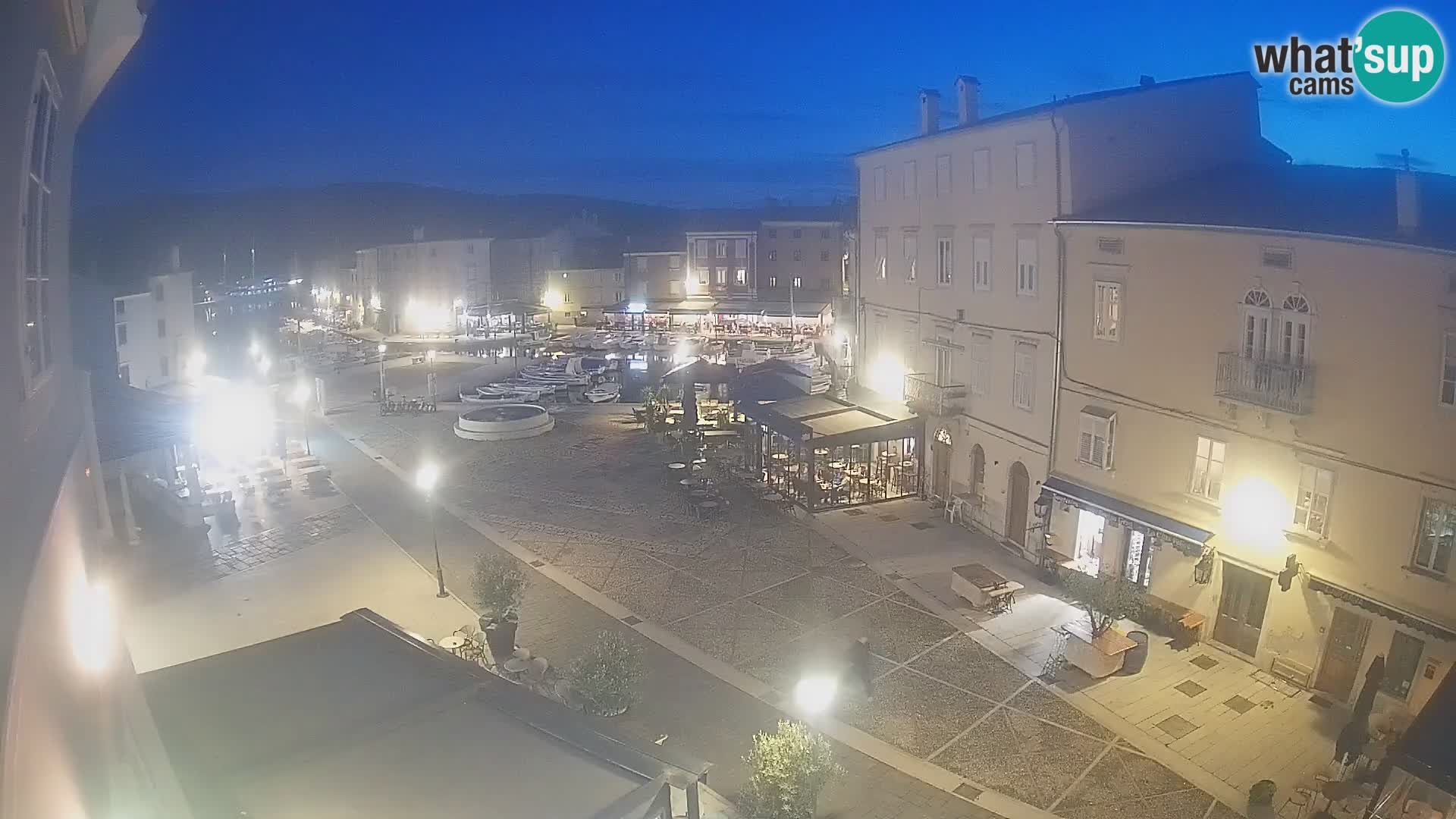 LIVE cam Cres city – place principale et “mandrač” – île de Cres – Croatie