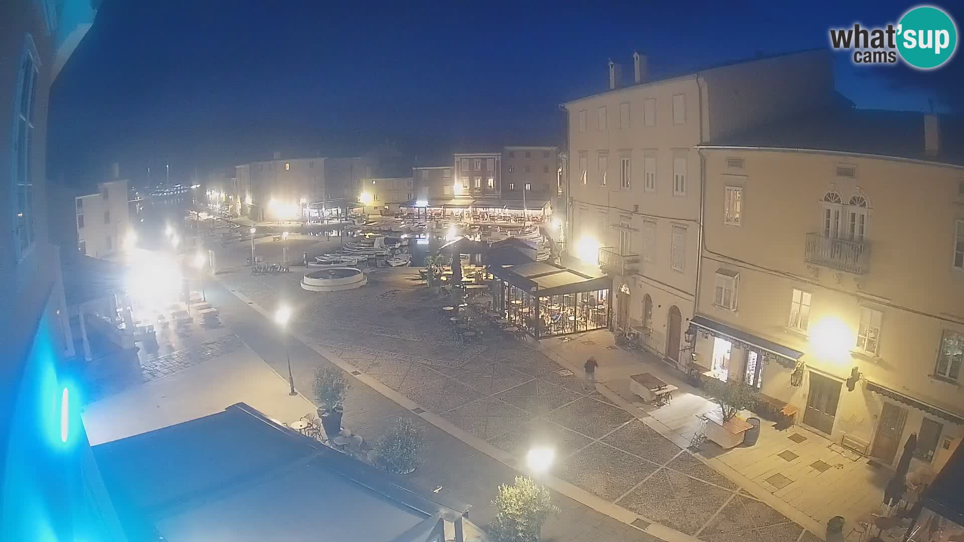 Kamera v ŽIVO Cres mesto – glavni trg in “mandrač” – otok Cres – Hrvaška